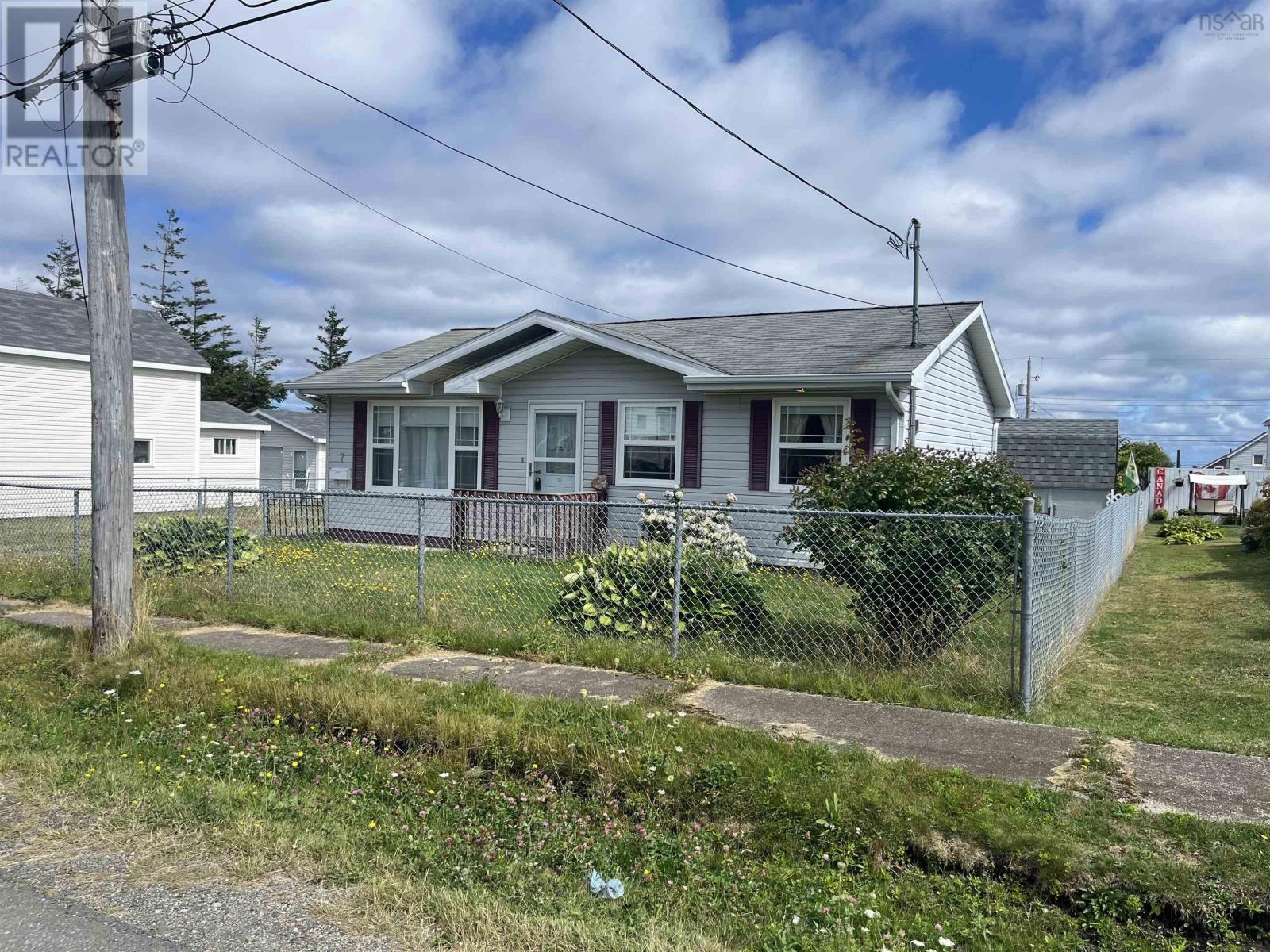 7 Gordon St, Glace Bay, NS B1A 3Z1