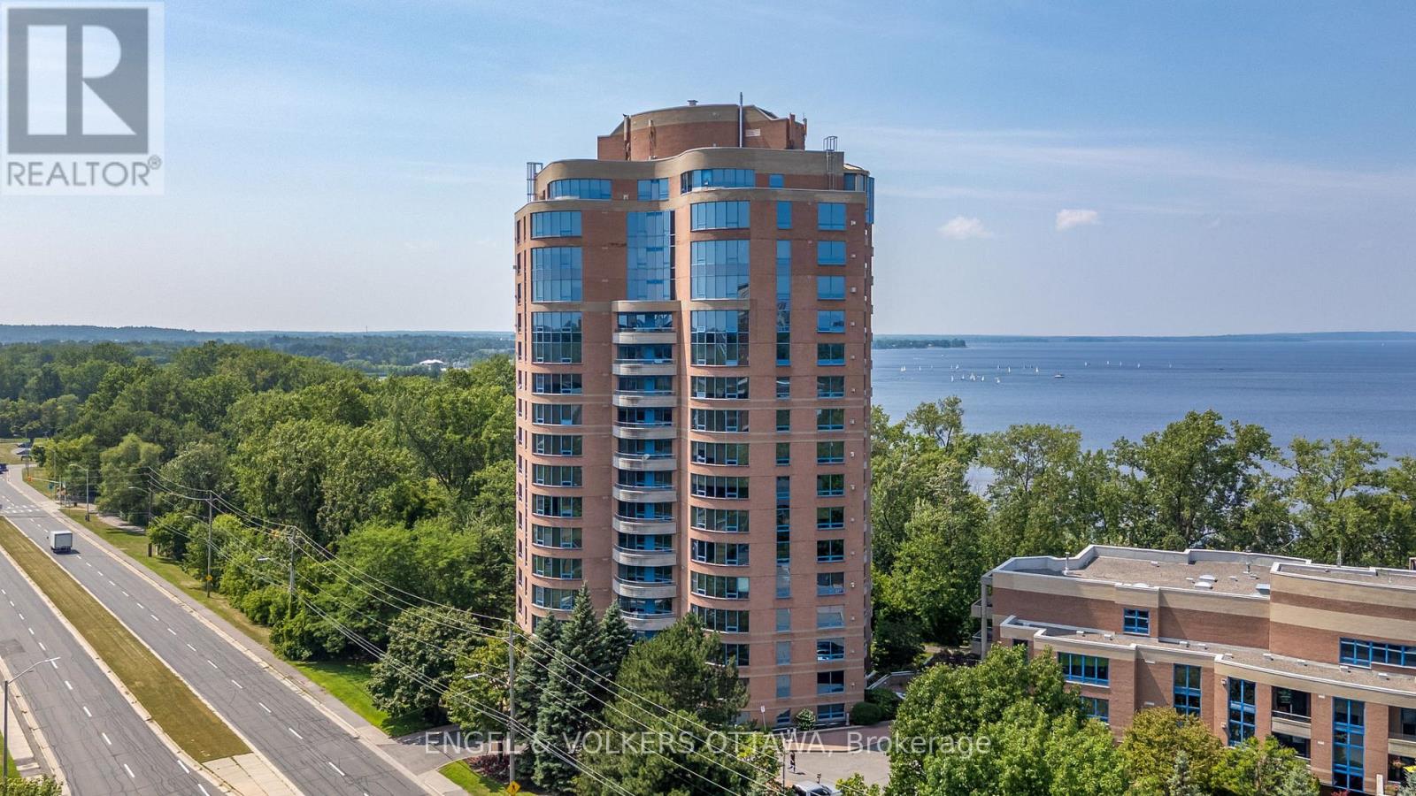 305 3105 Carling Ave, Ottawa, ON K2H 5A6