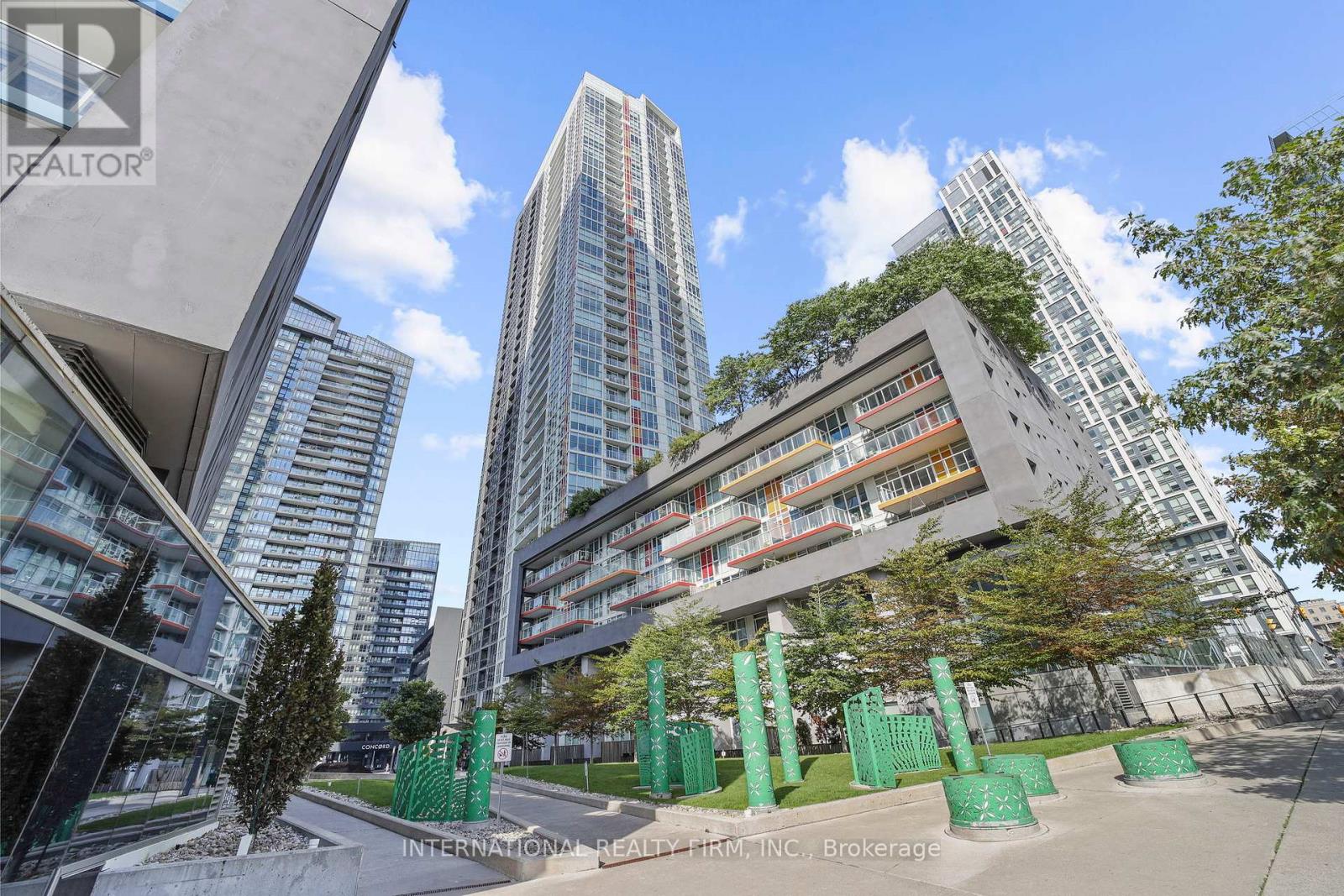 2112 85 Queens Wharf Rd, Toronto, ON M5V 0J9