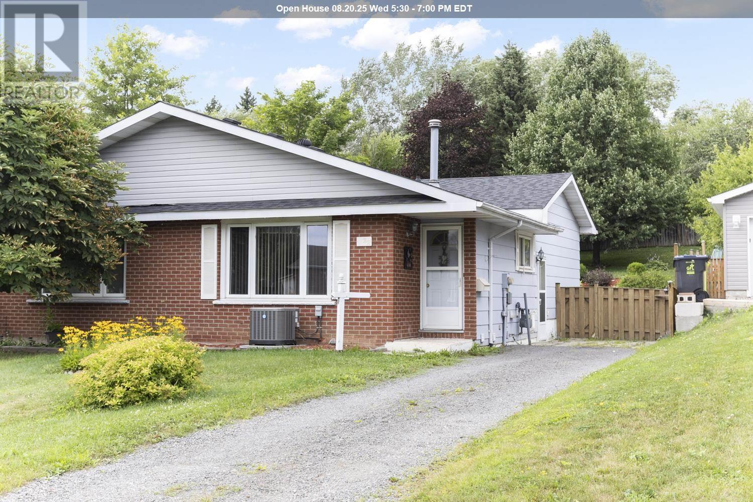 22 Hillside Dr, Sault Ste. Marie, ON P6C 5Z1