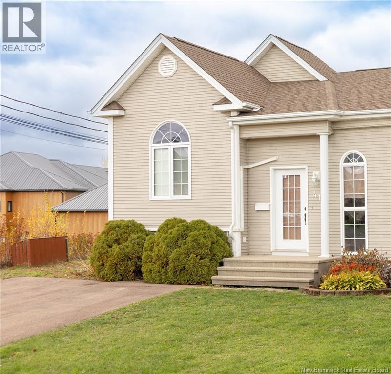 41 Merlot Cres, Dieppe, NB E1A 7W4