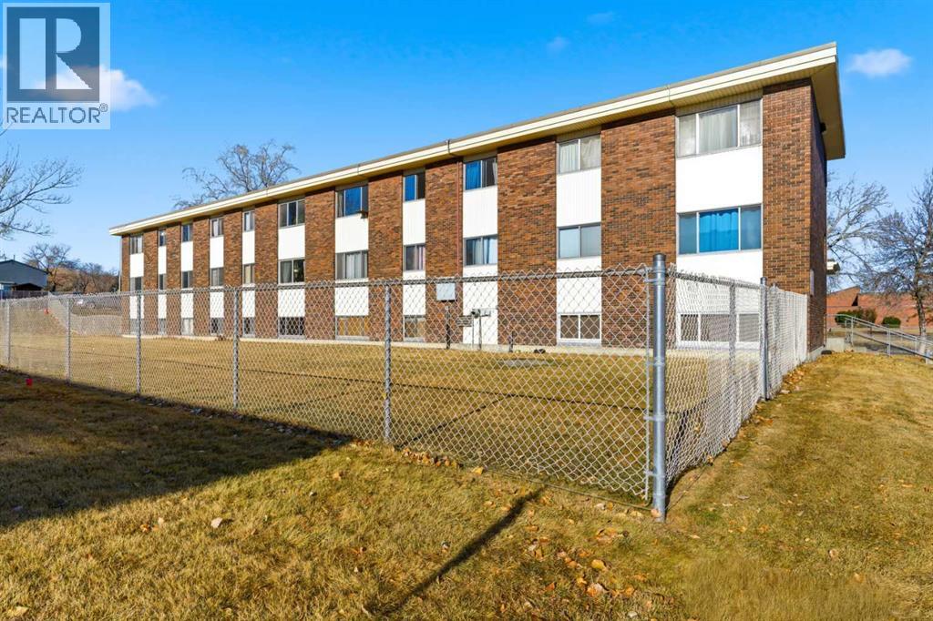 231 64 Avenue Nw Unit 103, Calgary, AB T2K 0M1