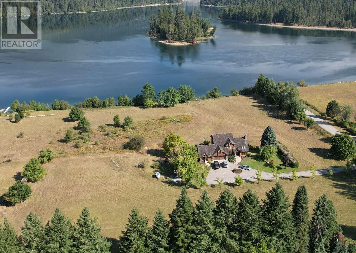2719 Davidson Rd, Castlegar, BC V1N 4P9