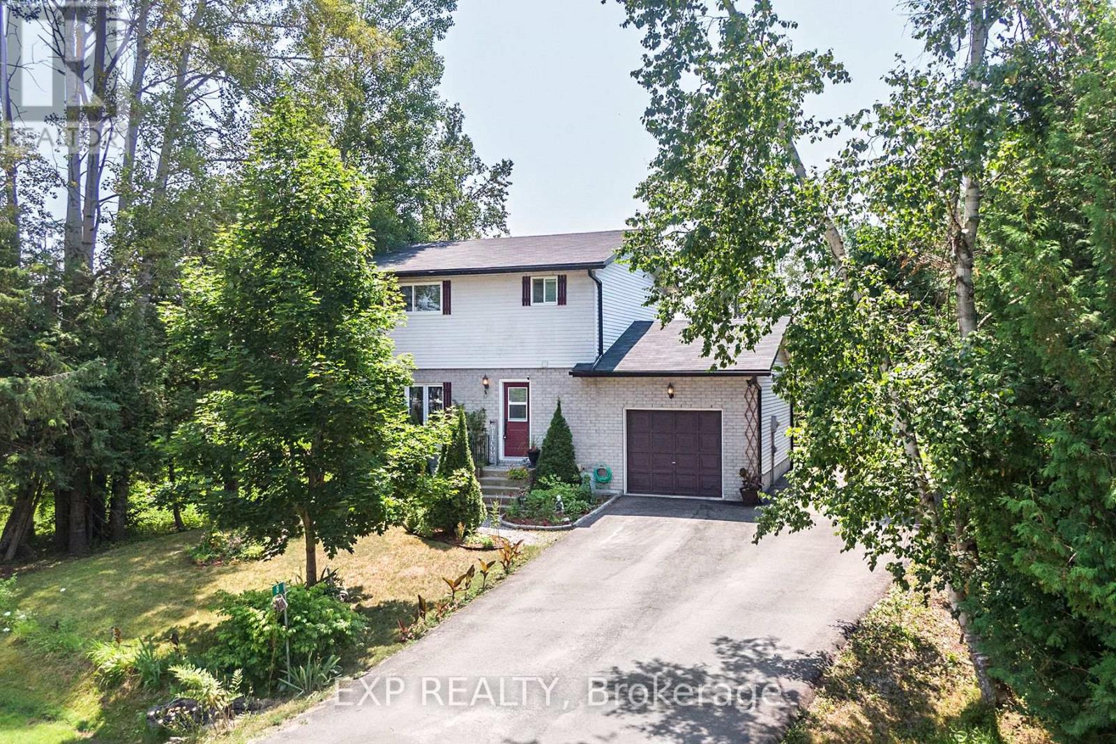8 Pinewood Blvd, Kawartha Lakes, ON K0M 1B0