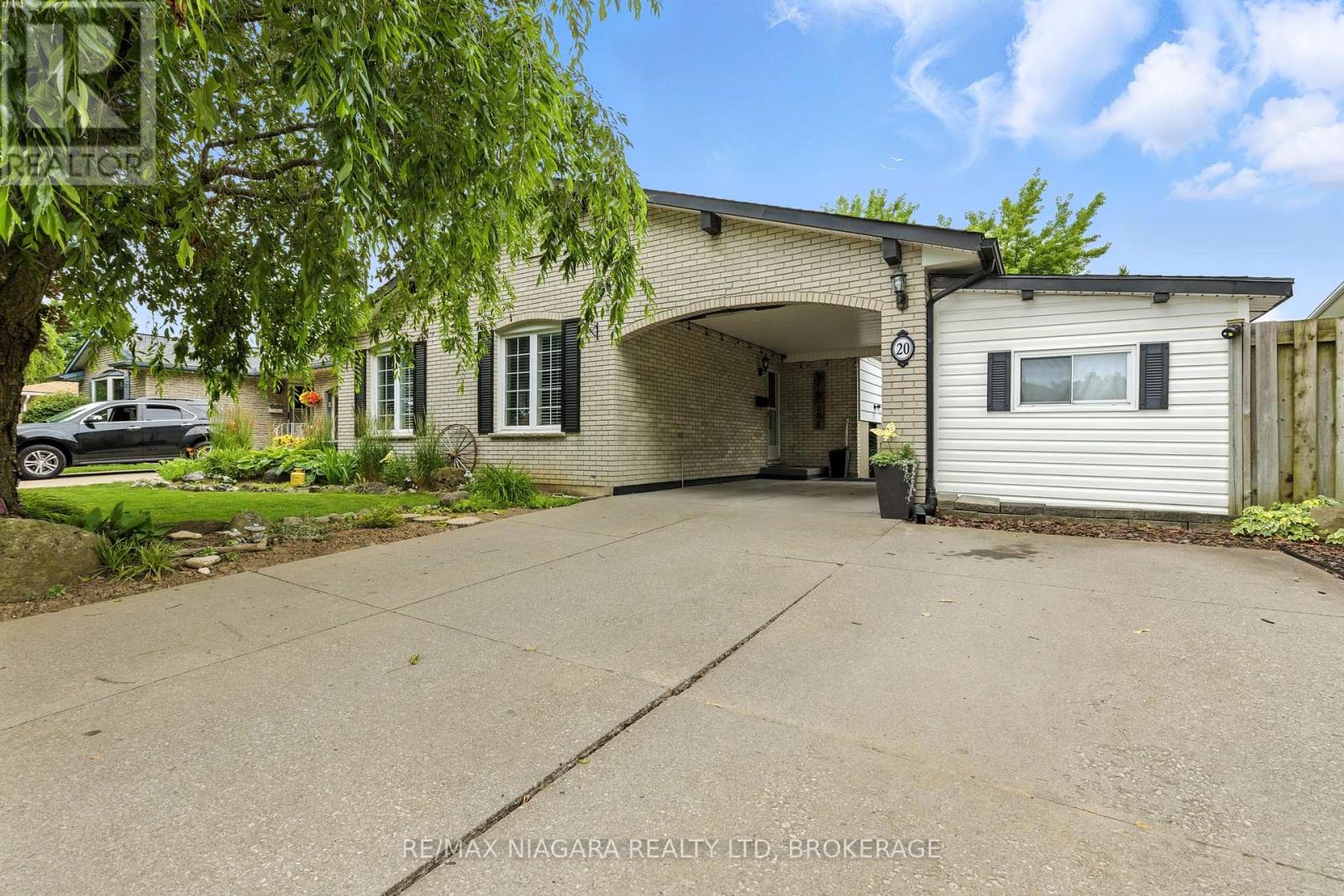 20 Centennial Dr, St. Catharines, ON L2N 6A4