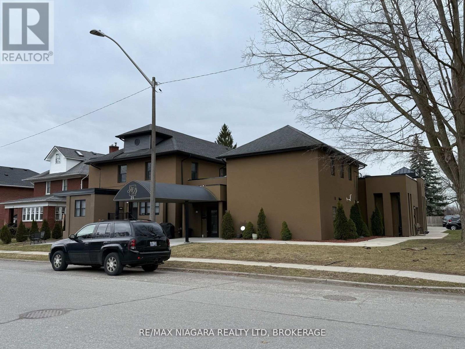 21 Wintemute St, Fort Erie, ON L2A 3N9