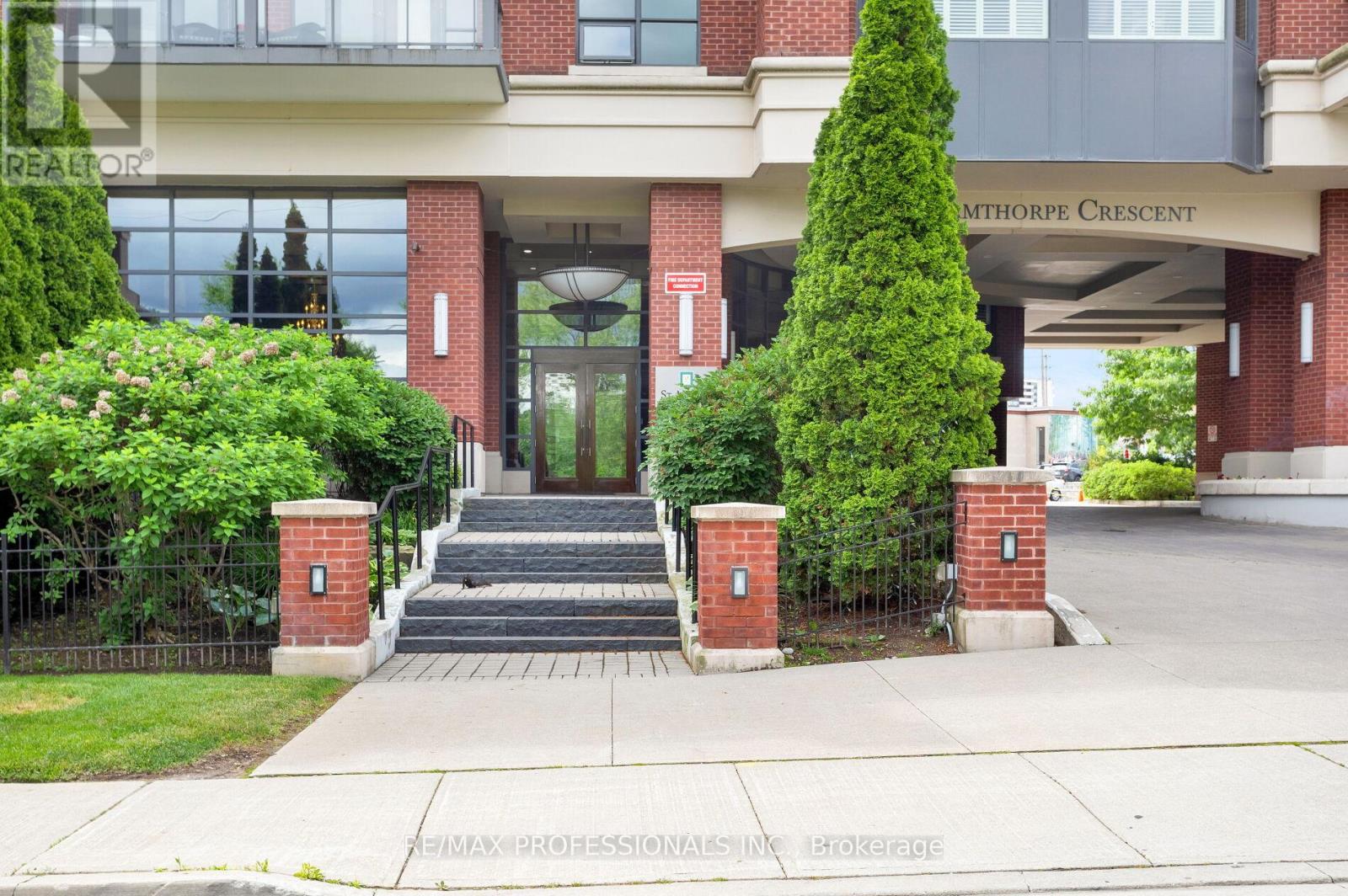 311 9 Burnhamthorpe Cres, Toronto, ON M9A 1G4