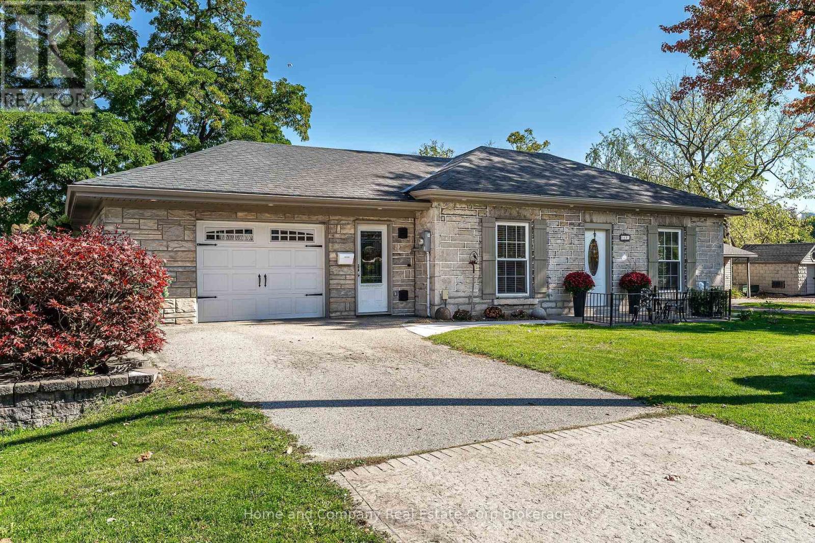 43 Thomas St, St. Marys, ON N4X 1A2