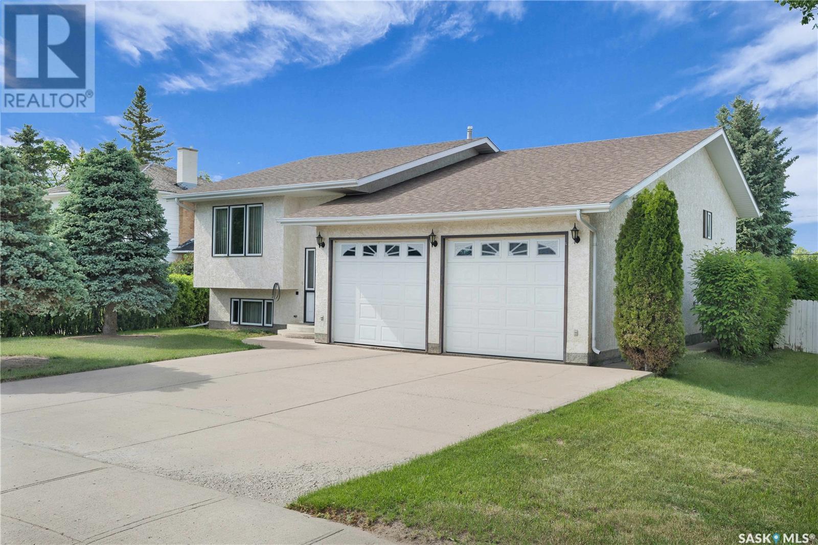 109 1 Avenue East, Gravelbourg, SK S0H 1X0