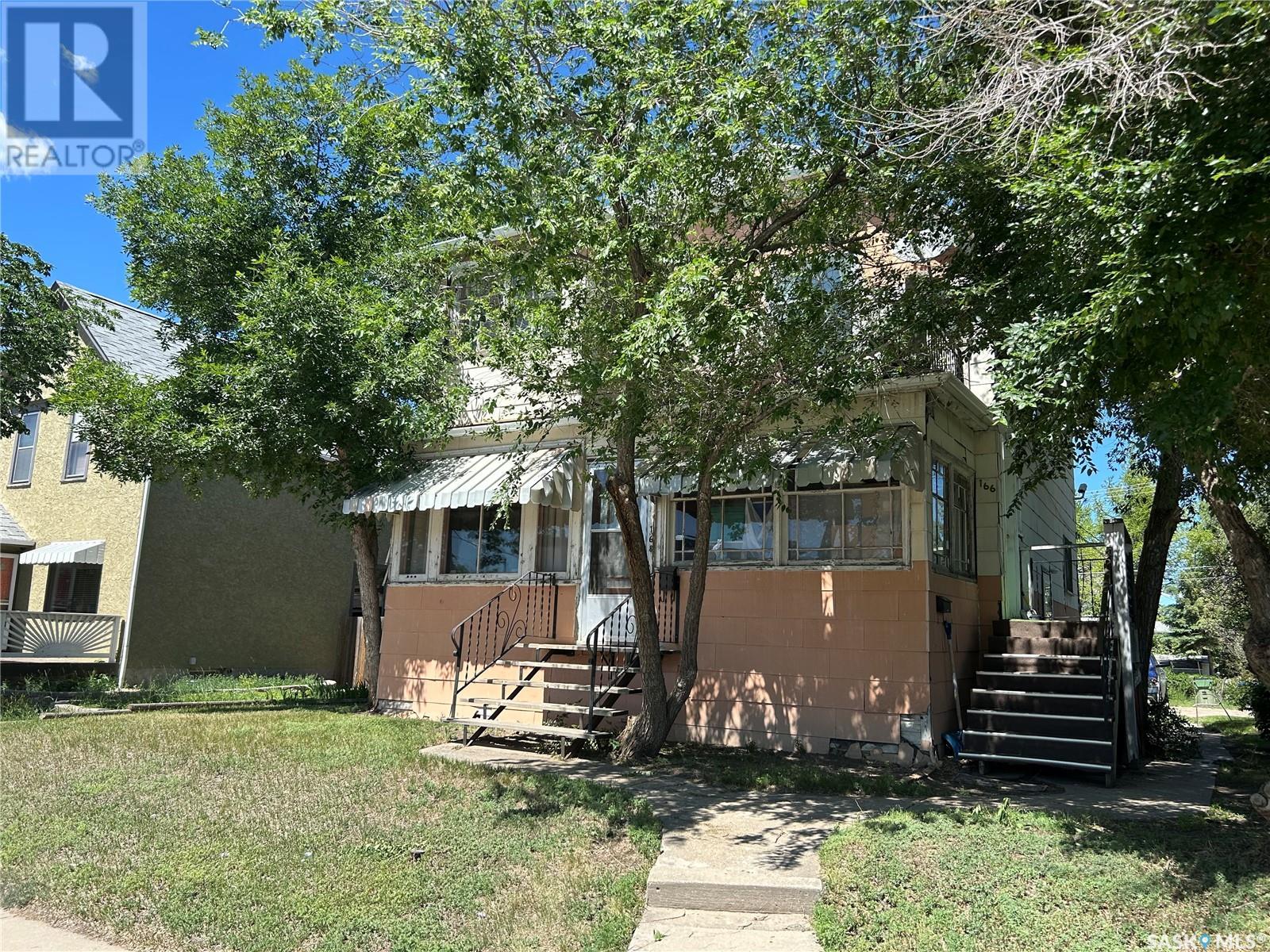 168 Athabasca St W, Moose Jaw, SK S6H 2B7