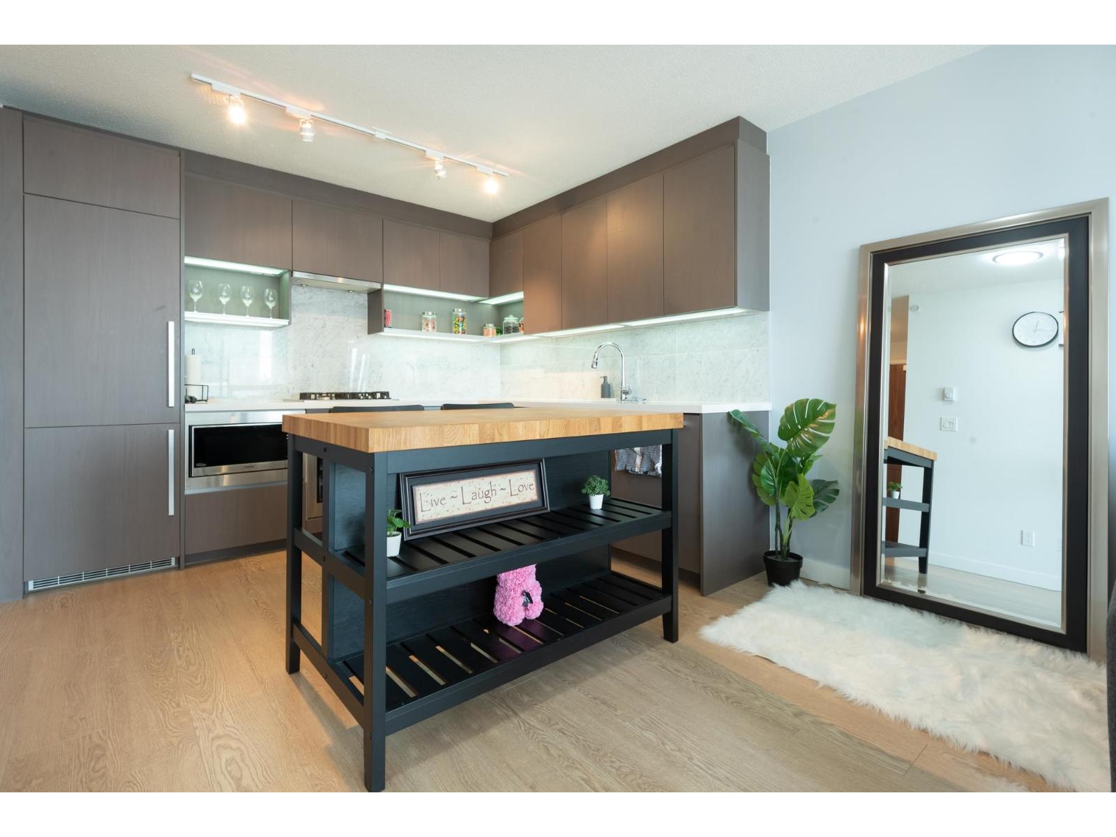 13696 100 Avenue Unit 1808, Surrey, BC V3T 0L5