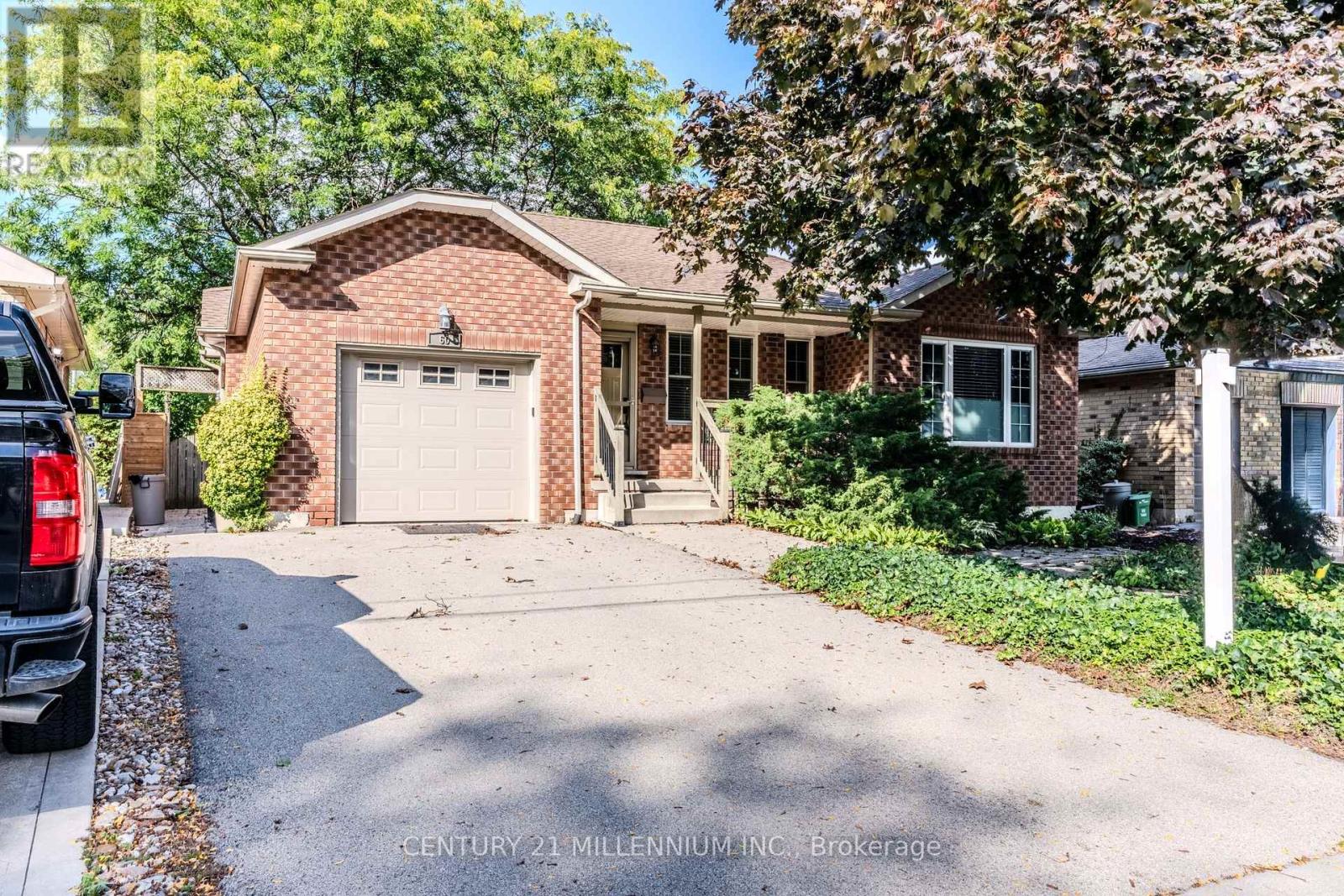 60 Ofield Rd, Hamilton, ON L8S 2M7
