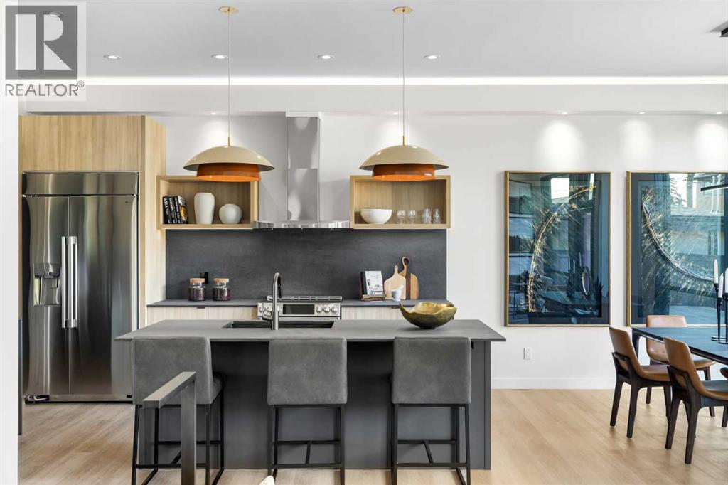 3 Willow Cres SW #b, Calgary, AB T3C 3B8