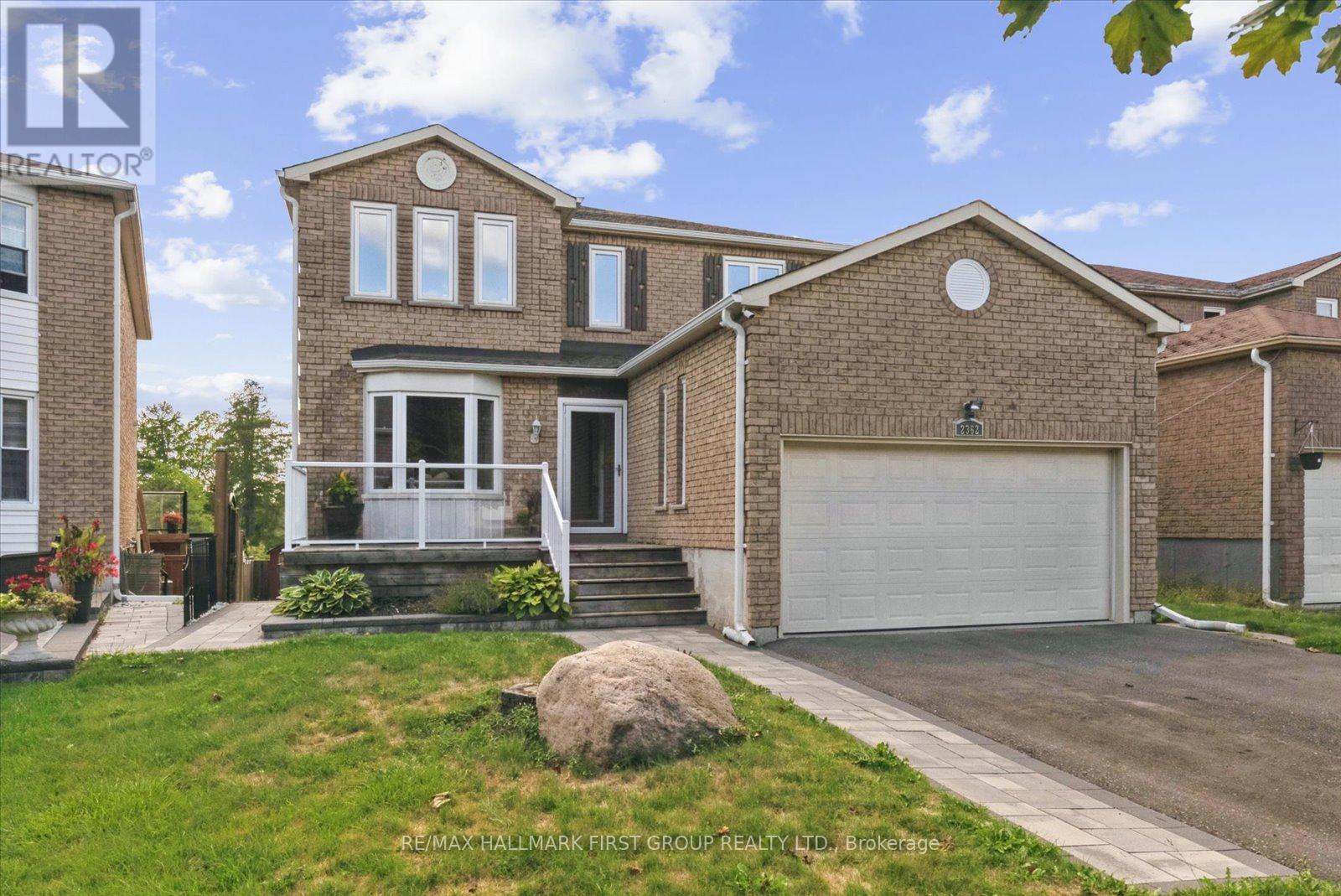 2362 Strathmore Cres W, Pickering, ON L1X 2H8
