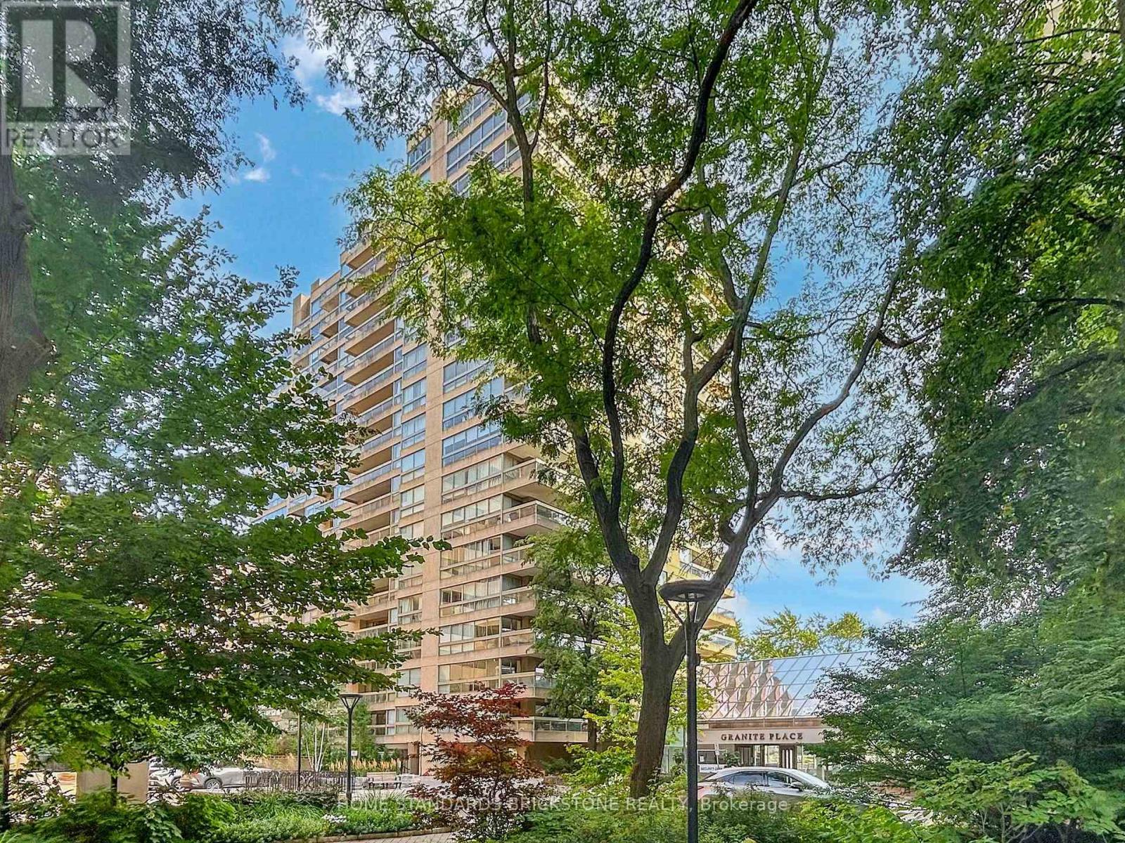 1102 61 St Clair Ave W, Toronto, ON M4V 2Y8