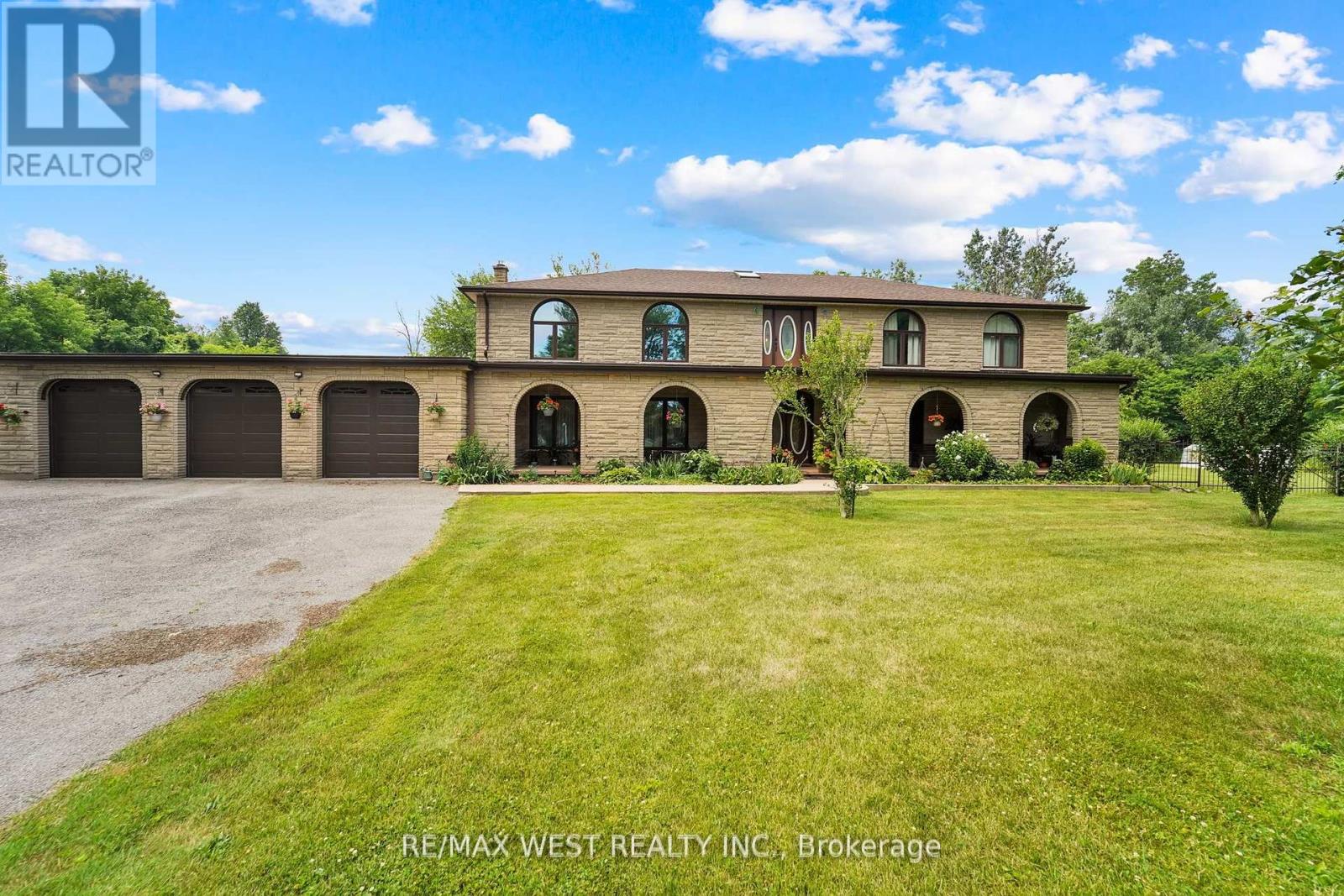 805 Centre Rd, Hamilton, ON L8B 1M4