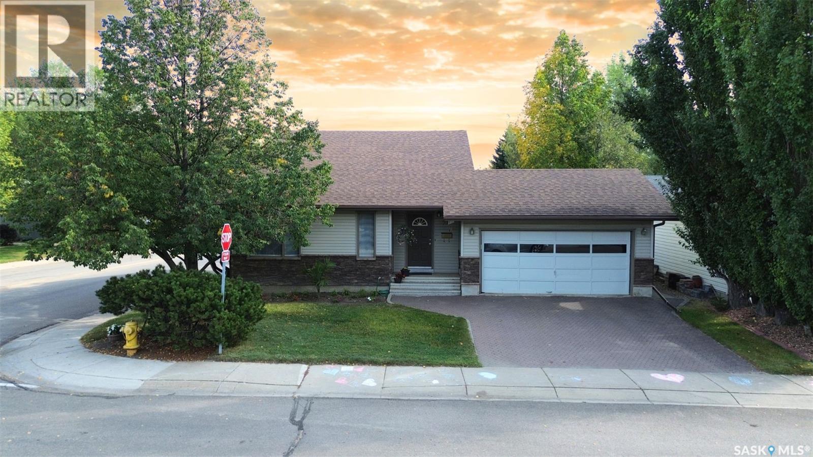 103 Brightsand Way, Saskatoon, SK S7J 4W1