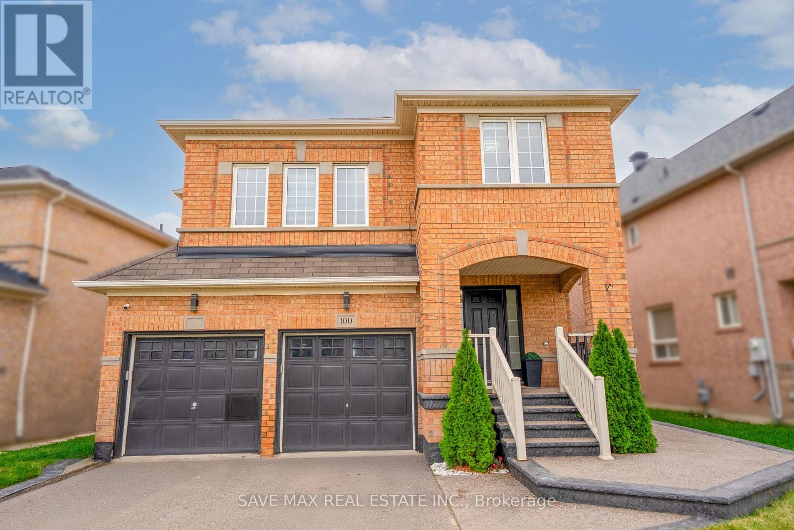 100 Crown Victoria Dr, Brampton, ON L7A 3X6