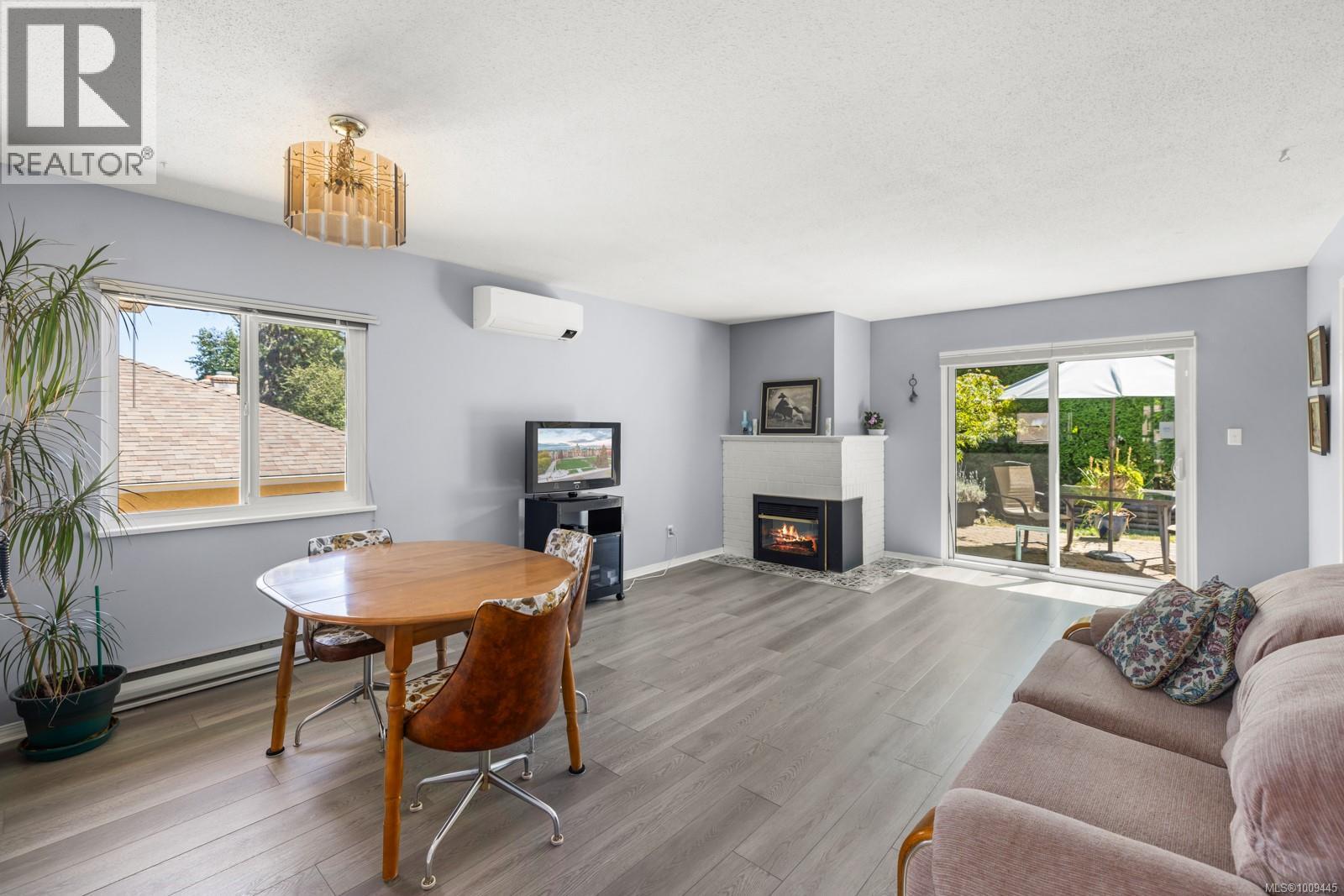 4120 Interurban Rd Unit 17 Rd, Saanich, BC V8Z 6W7