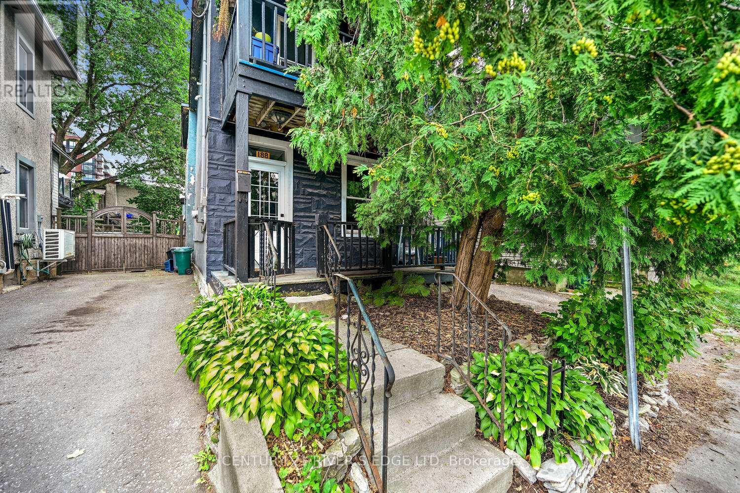 188 Armstrong St, Ottawa, ON K1Y 4E2