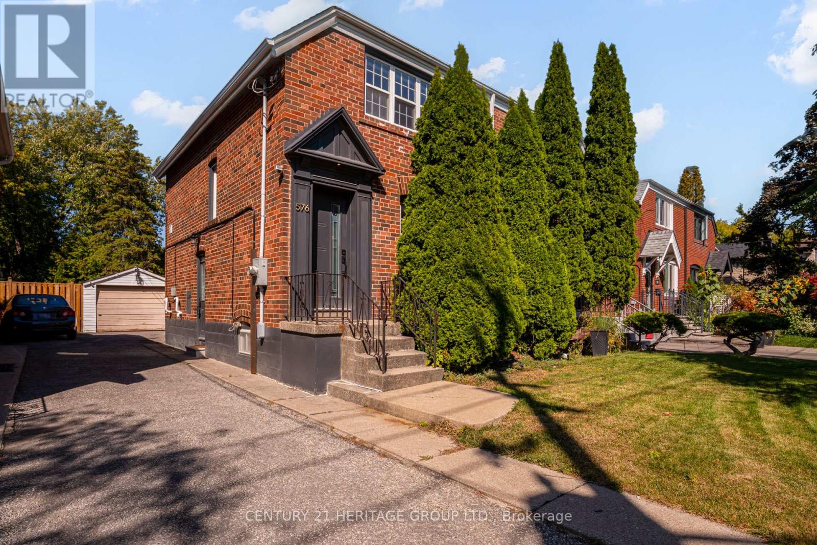 576 Broadway Ave, Toronto, ON M4G 2S3