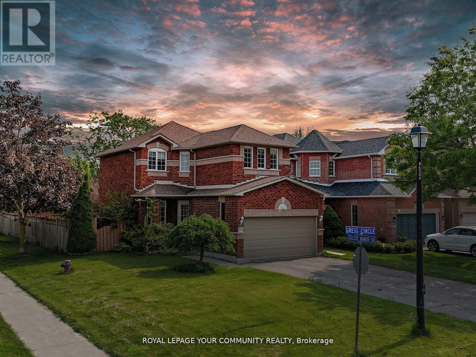 550 Greig Cir, Newmarket, ON L3Y 8S6