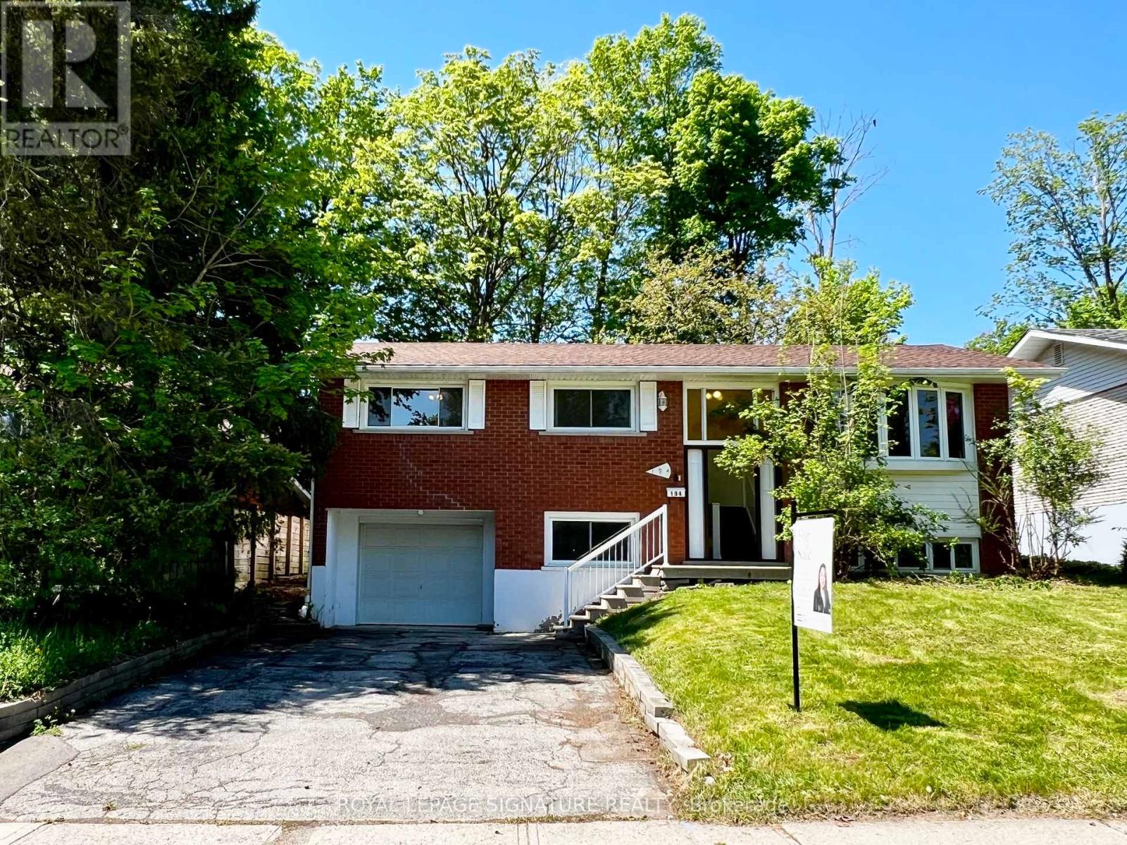 194 Cedarbrae Ave, Waterloo, ON N2L 4S5