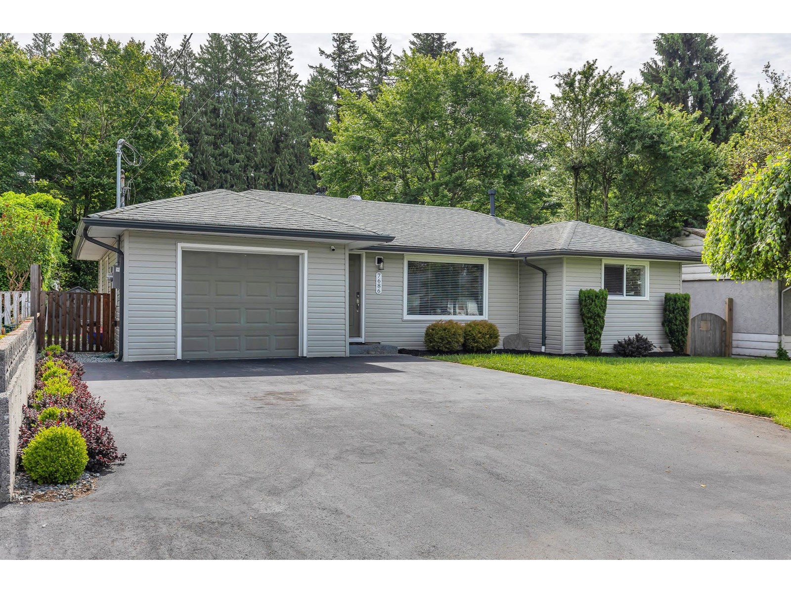 7686 Blott St, Mission, BC V2V 3K3