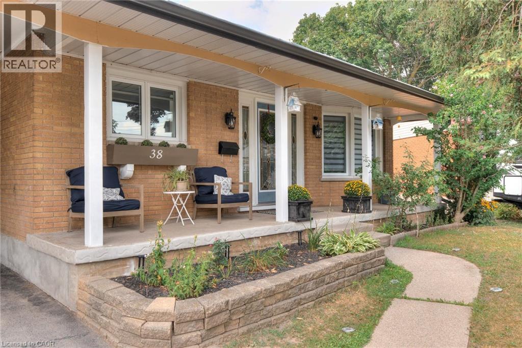38 Fairlawn Rd, Kitchener, ON N2C 1X9