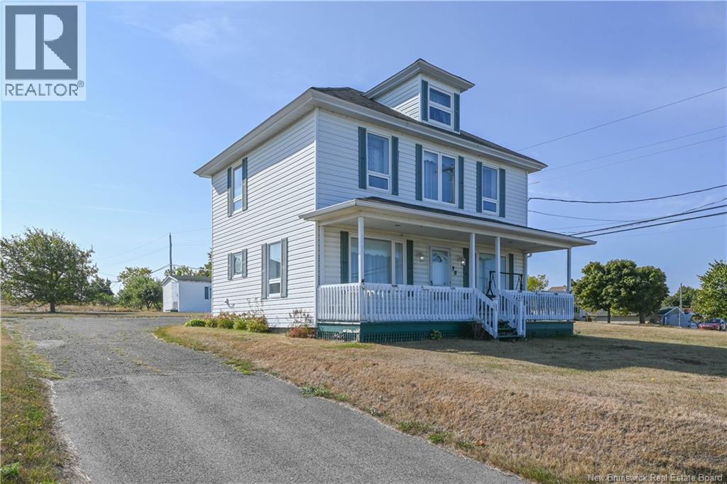 98 Saintpierre E Blvd, Caraquet, NB E1W 1A9