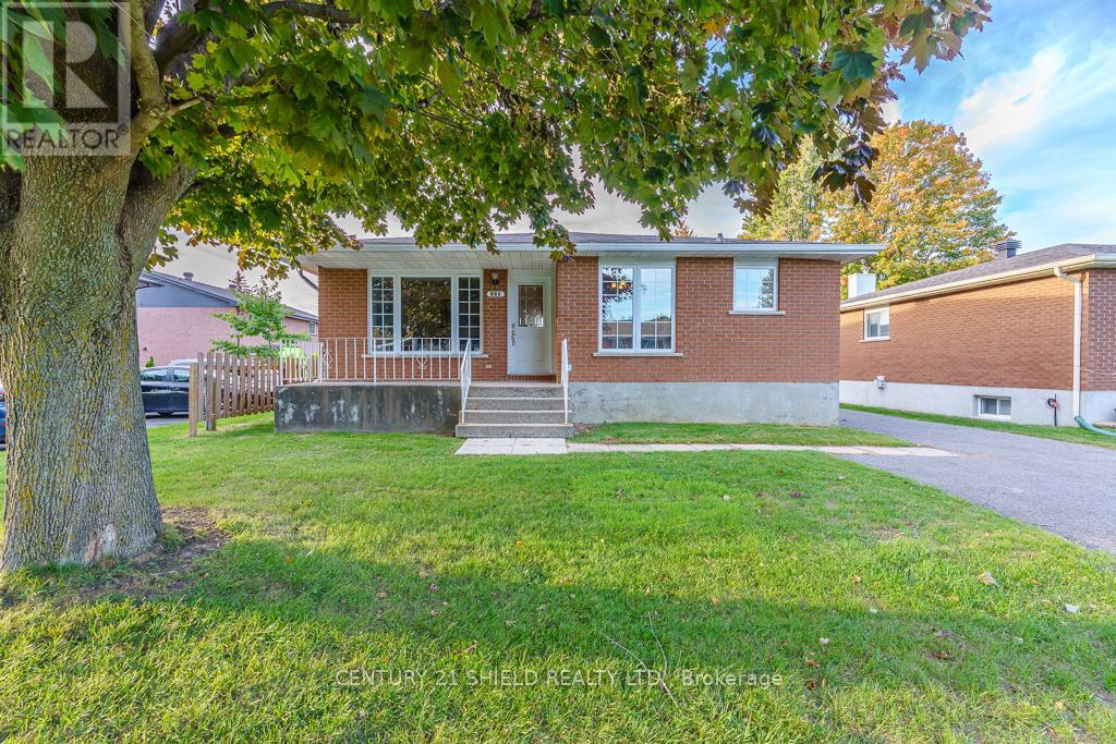 105 Athlone Dr, Cornwall, ON K6H 6K9