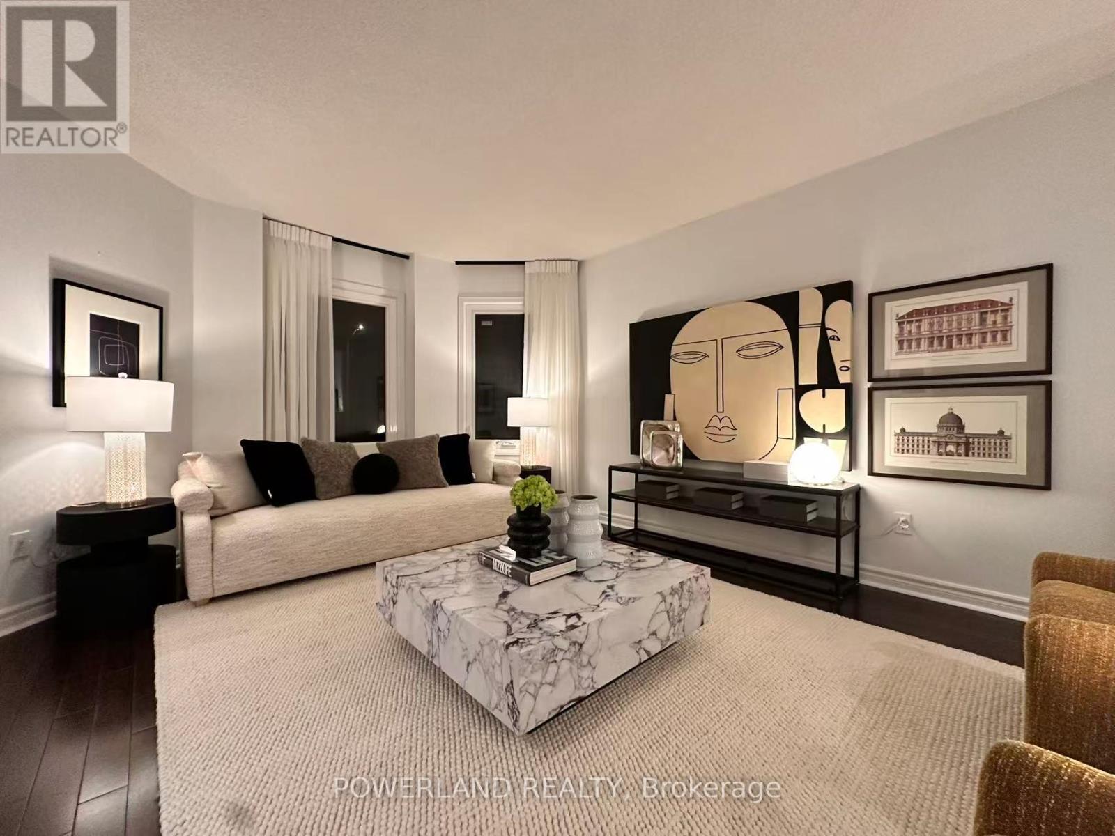 270 Bernard Ave, Richmond Hill Devonsleigh, ON L4S 1E1