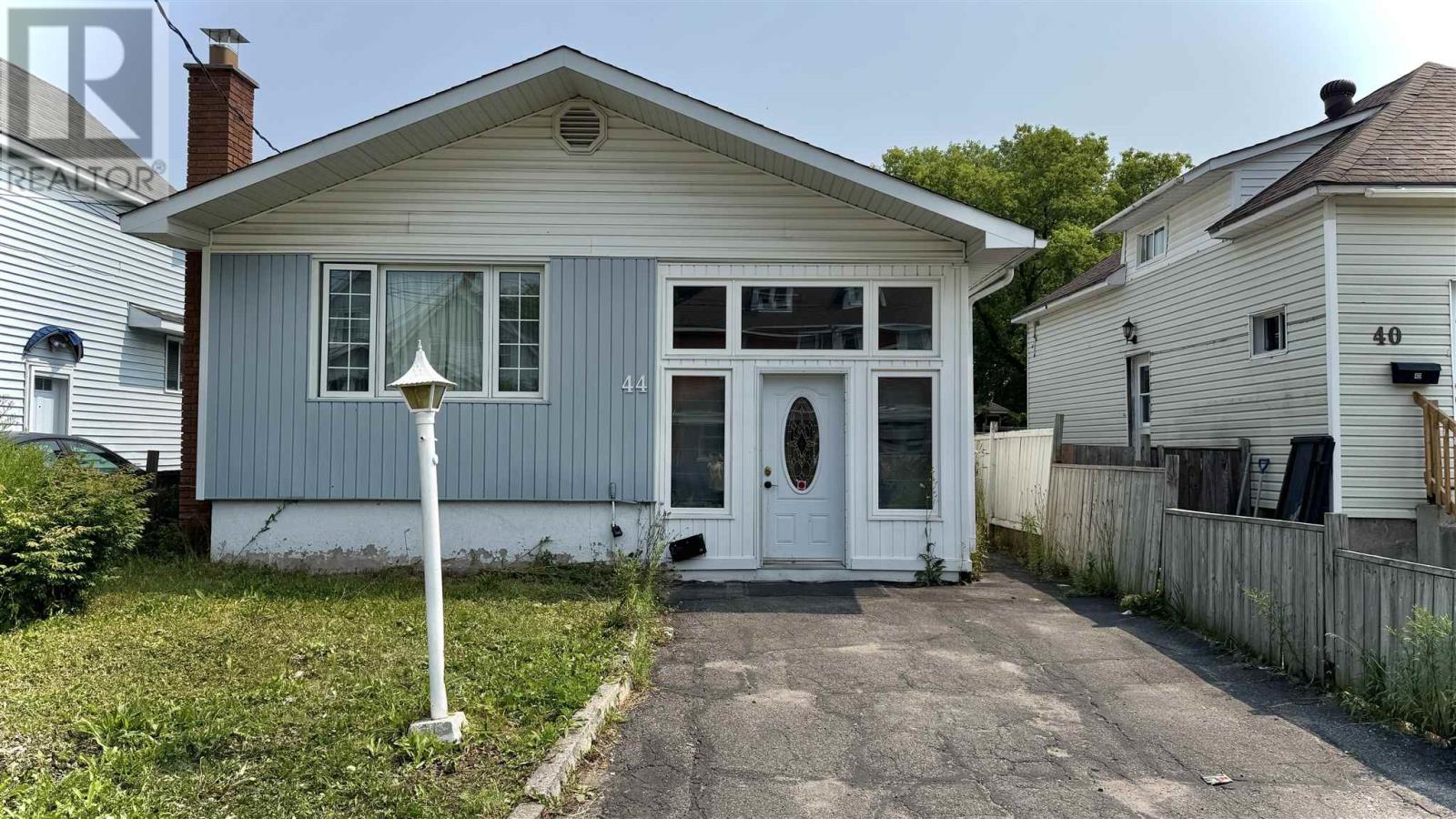 44 Algoma Ave, Sault Ste. Marie, ON P6B 2P7