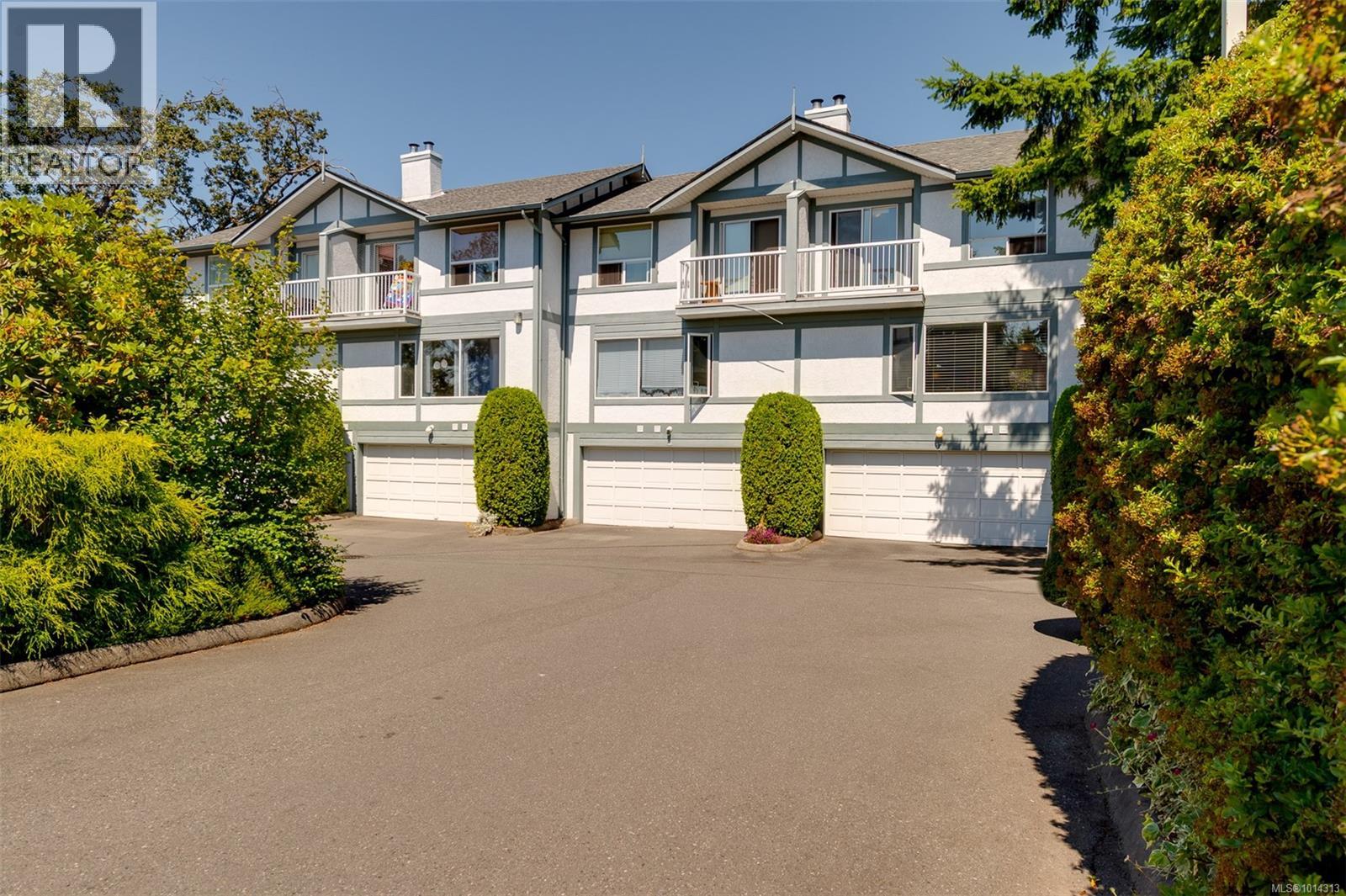 3008 Quadra St Unit 17 St, Victoria, BC V8T 4G3