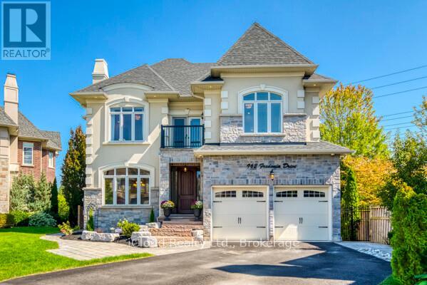 962 Fredonia Dr, Mississauga, ON L5C 2W4