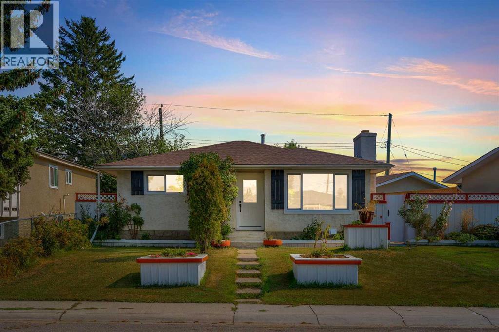 1271 Penedo Cres SE, Calgary, AB T2A 3N7