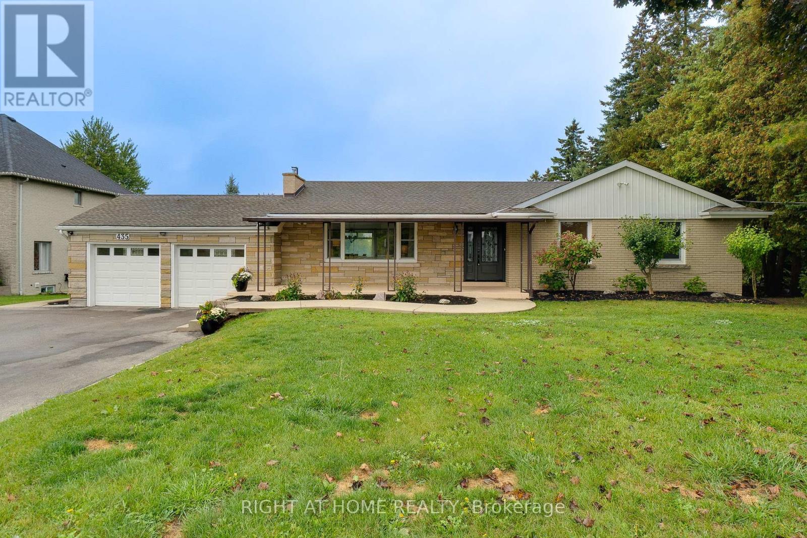 435 Parkside Dr, Hamilton, ON L8B 0Y6