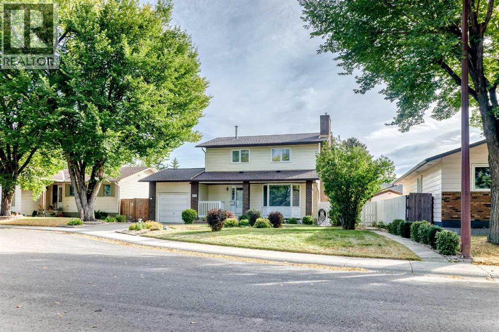15 Whitewood Bay NE, Calgary, AB T1Y 3N3