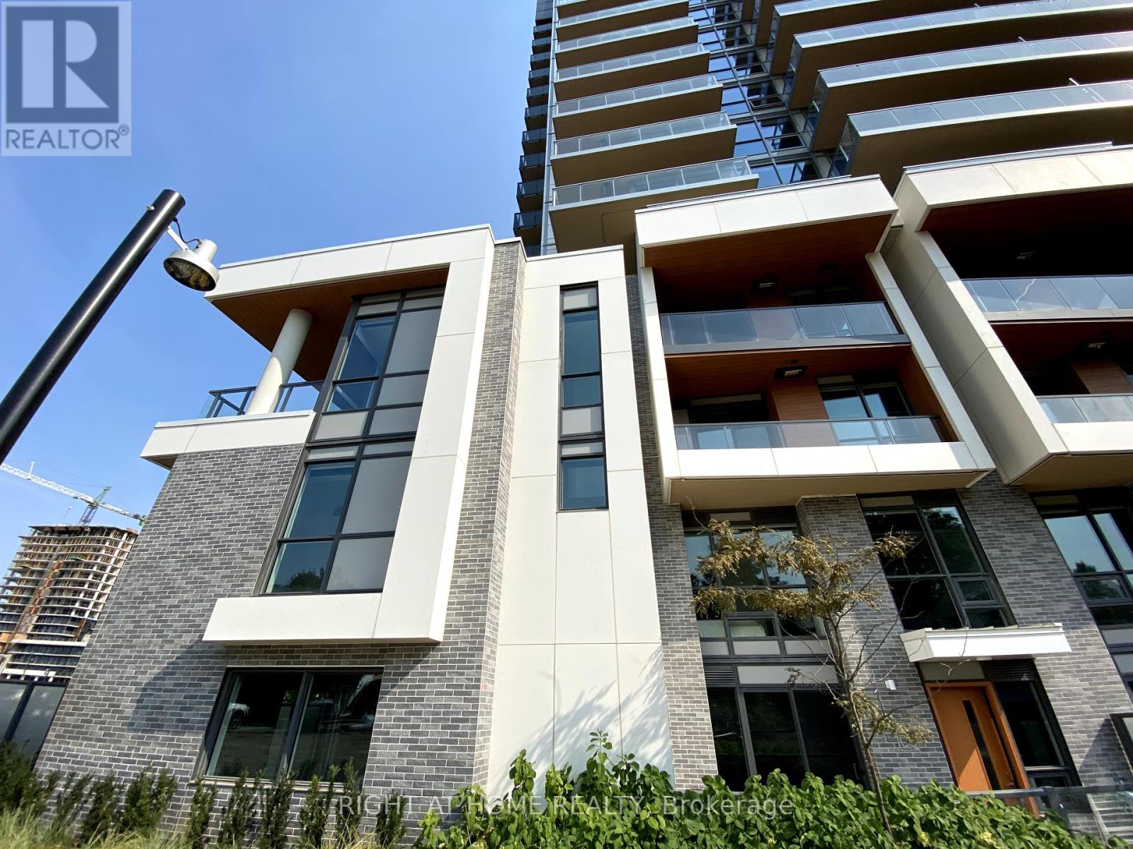 106 11 Mcmahon Dr, Toronto, ON M2K 1H8