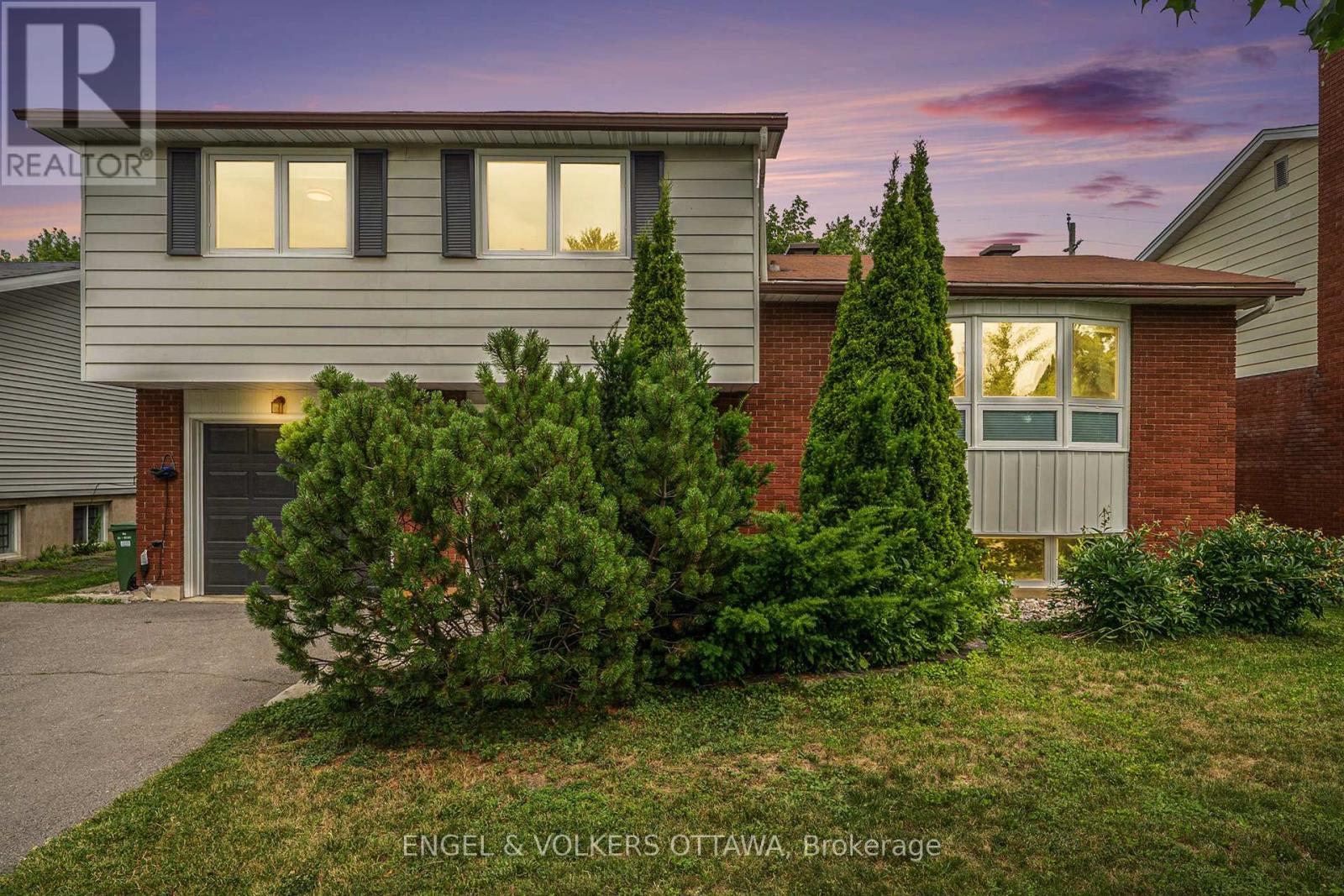 1841 Lorraine Ave, Ottawa, ON K1H 6Z7