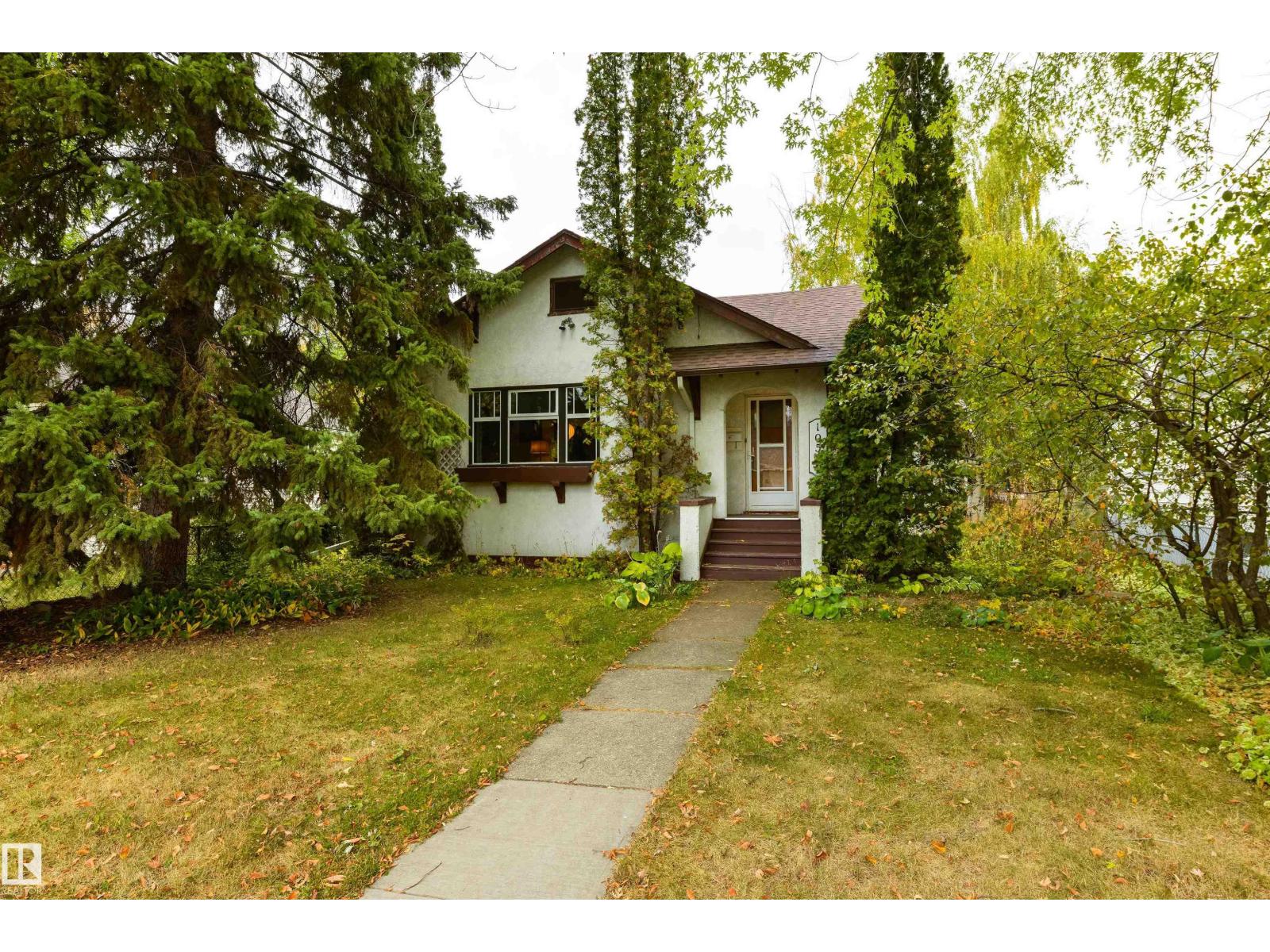 74 Av Nw Unit 10520, Edmonton, AB T6E 1G2
