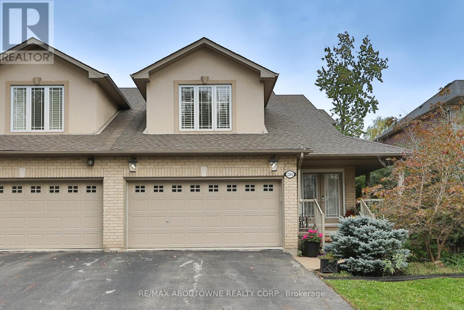 2304 Sovereign St, Oakville, ON L6L 1L6