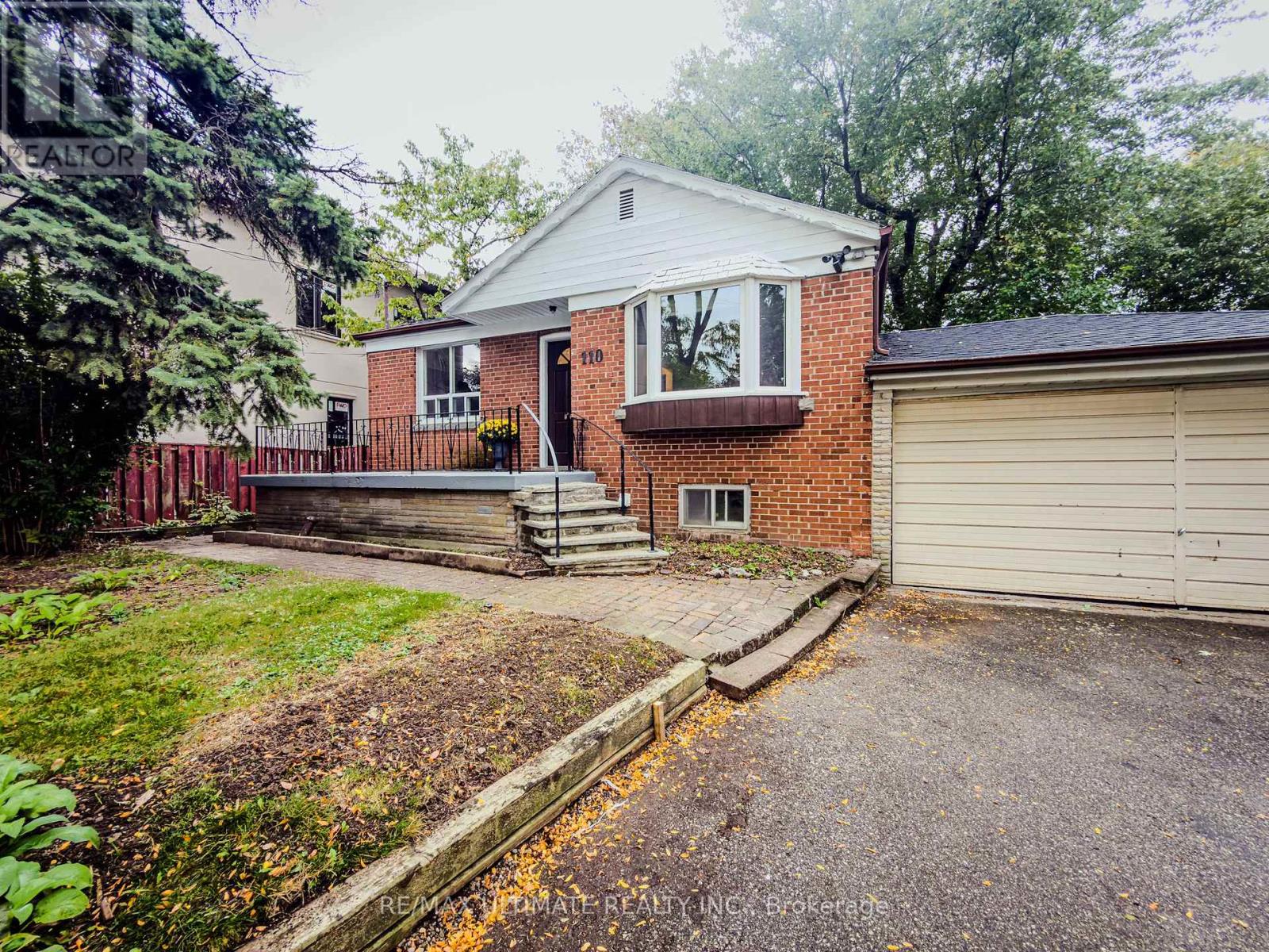 110 De Quincy Blvd, Toronto, ON M3H 1Y9