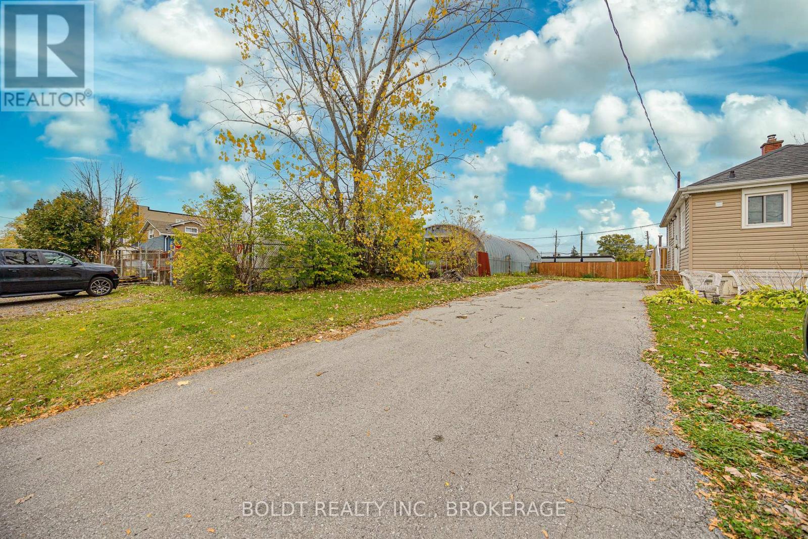 2 Ashford Pl, St. Catharines Oakdale, ON L2P 2E9