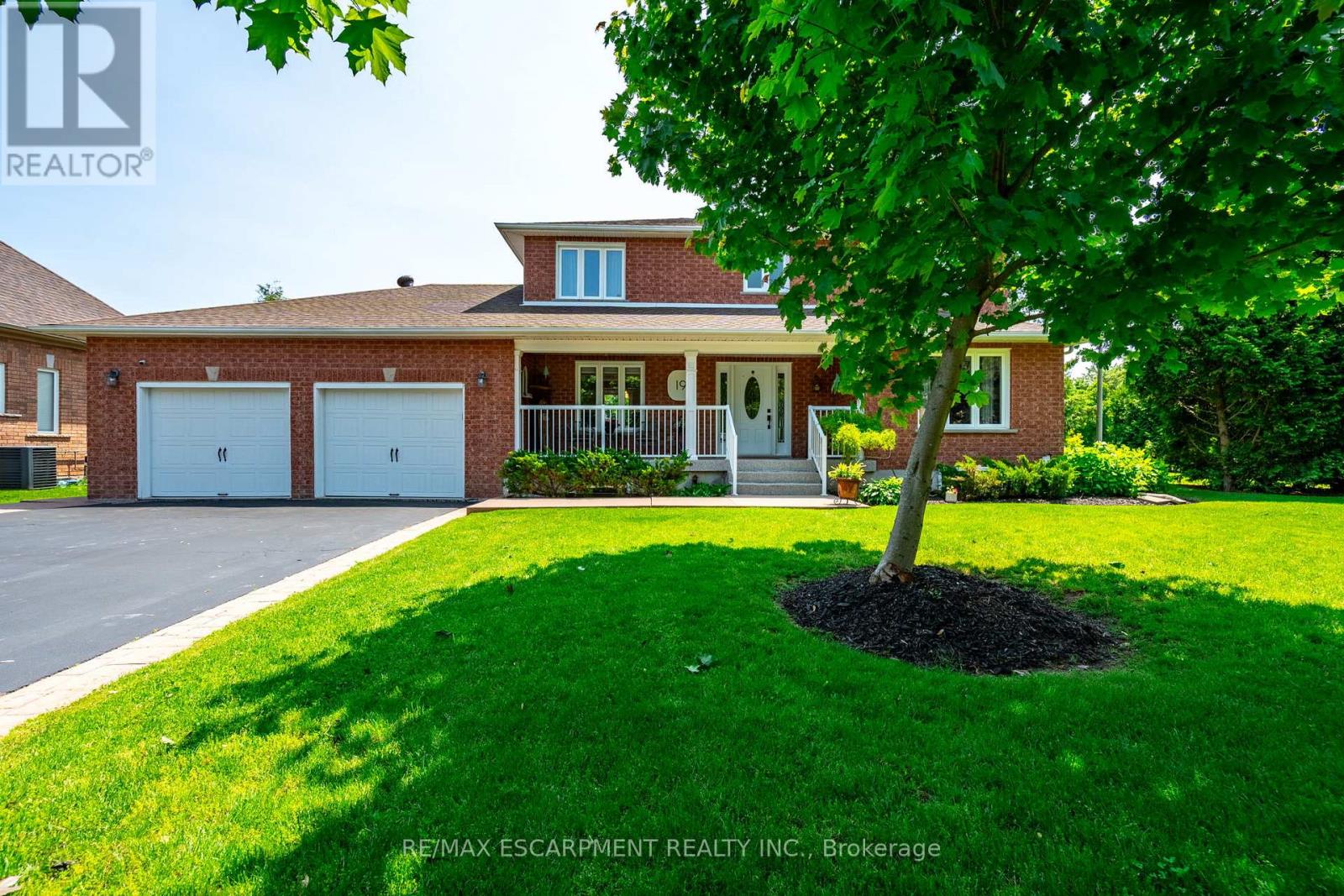 19 Savona Cres, Hamilton, ON L8N 2Z7