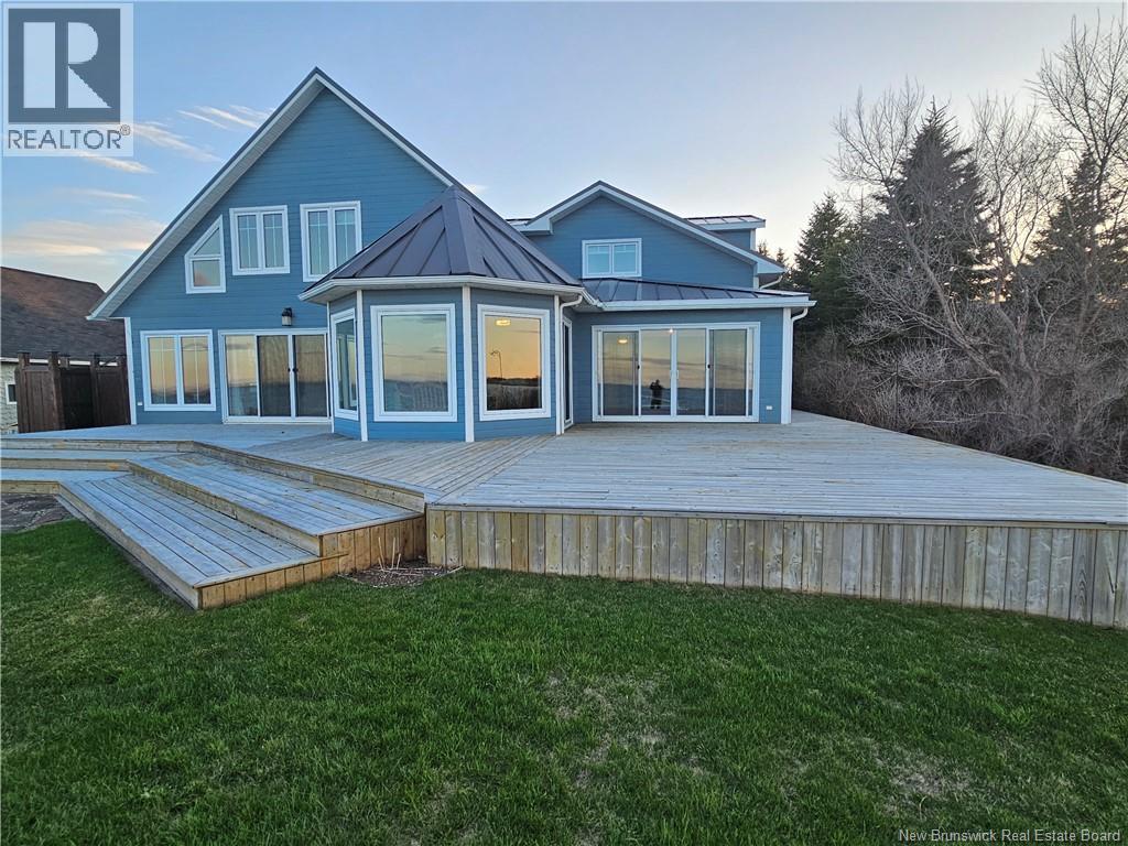 623 Baie St, Beresford, NB E8K 1X3
