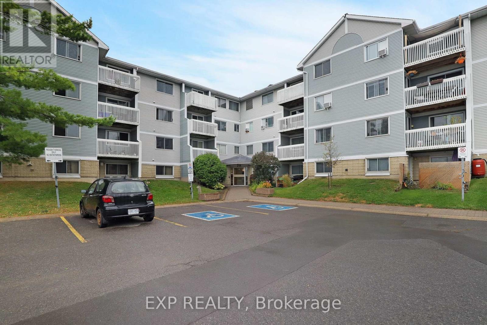 212 214 Viewmount Dr, Ottawa, ON K2E 7X3