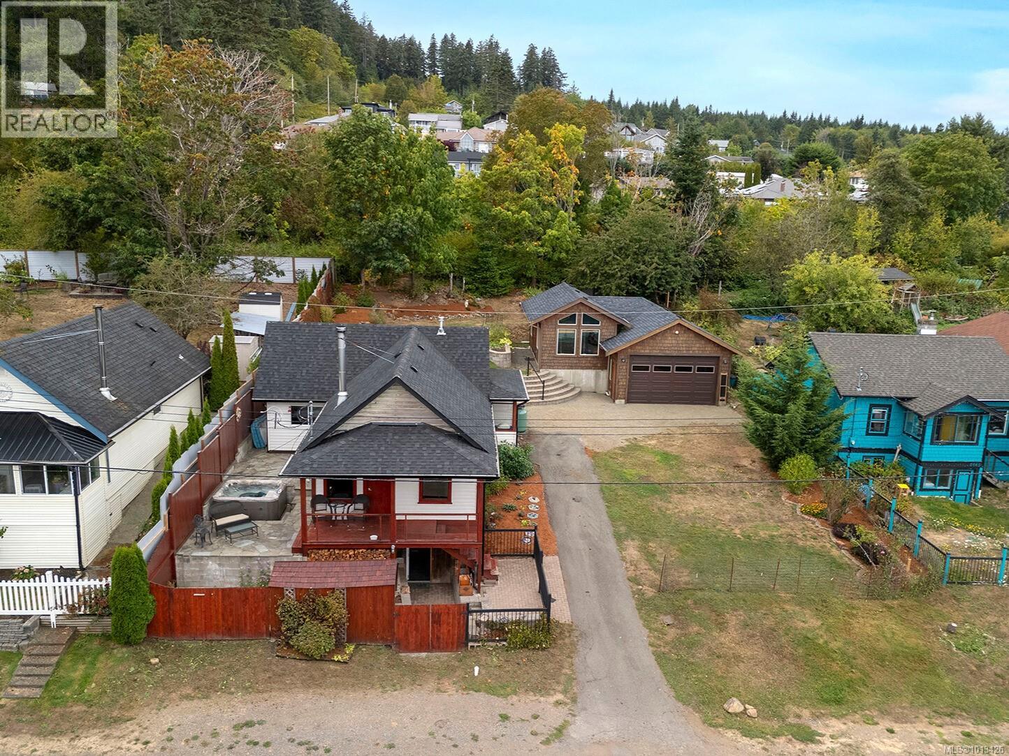 5629 1 St, Union Bay, BC V0R 3B0
