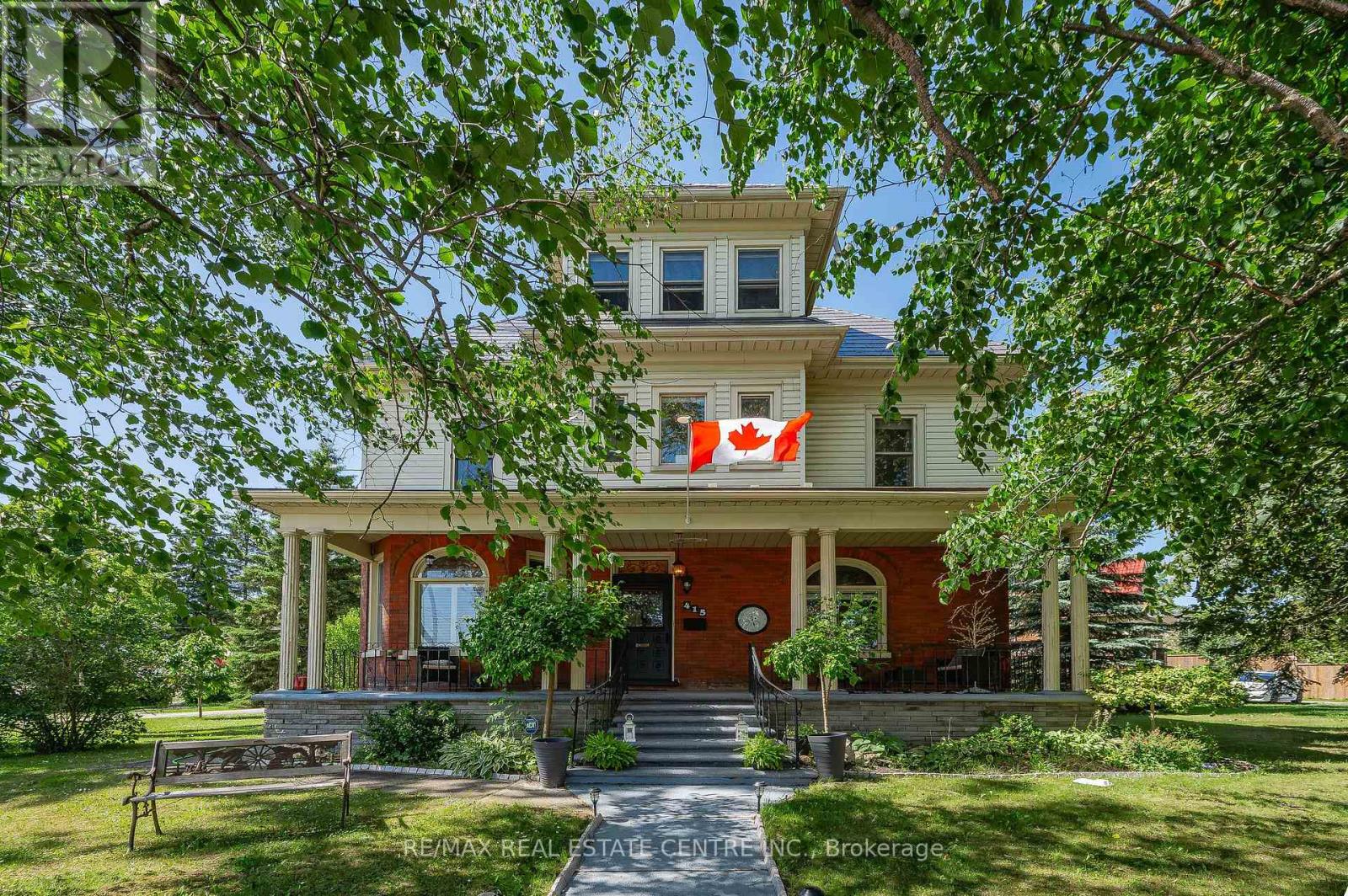 415 Wallace Ave Ave N, North Perth, ON N4W 1L5