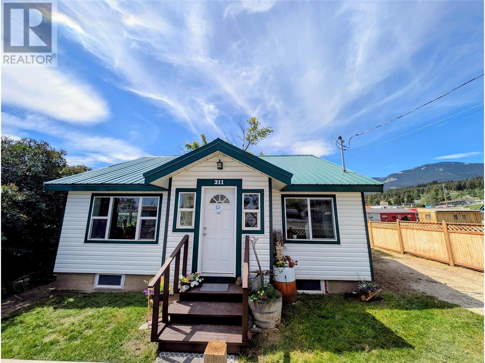 311 Dewdney Ave, Clinton, BC V0K 1K0